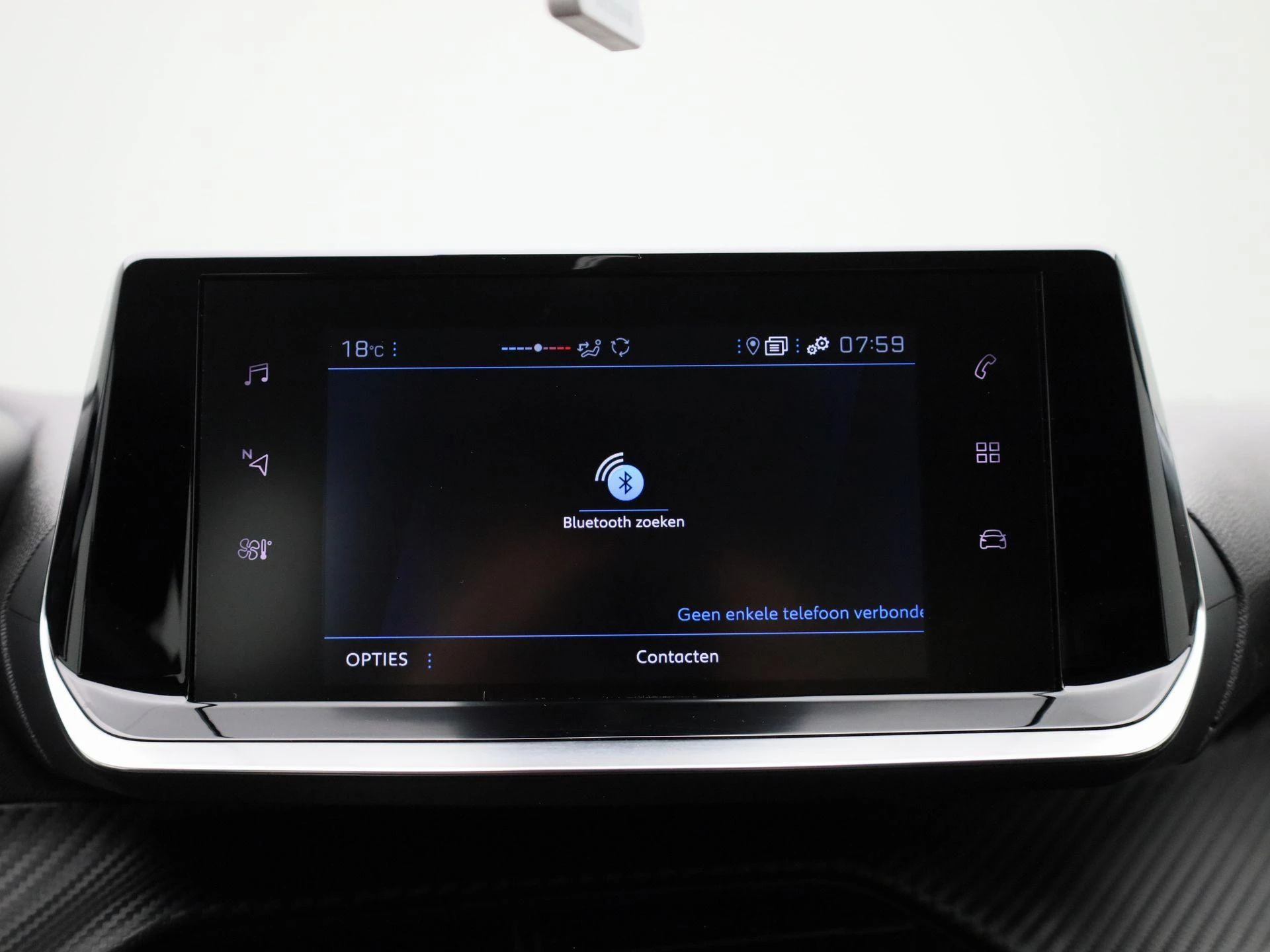 Peugeot-208-image-25