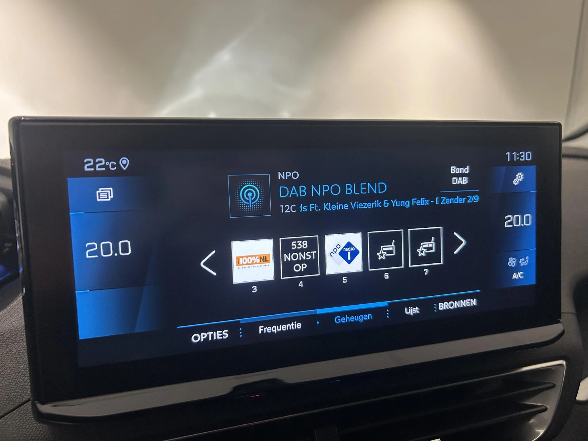 Peugeot-5008-image-12
