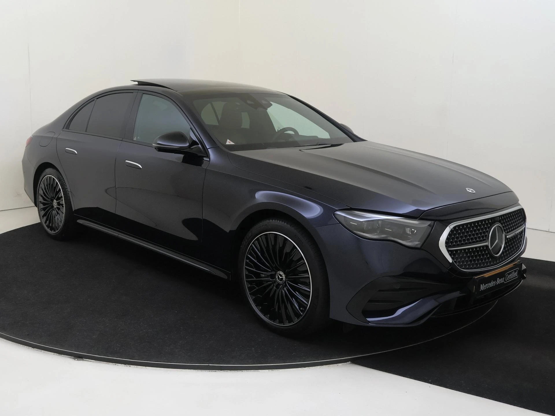 Mercedes-Benz-E-Klasse-image-1