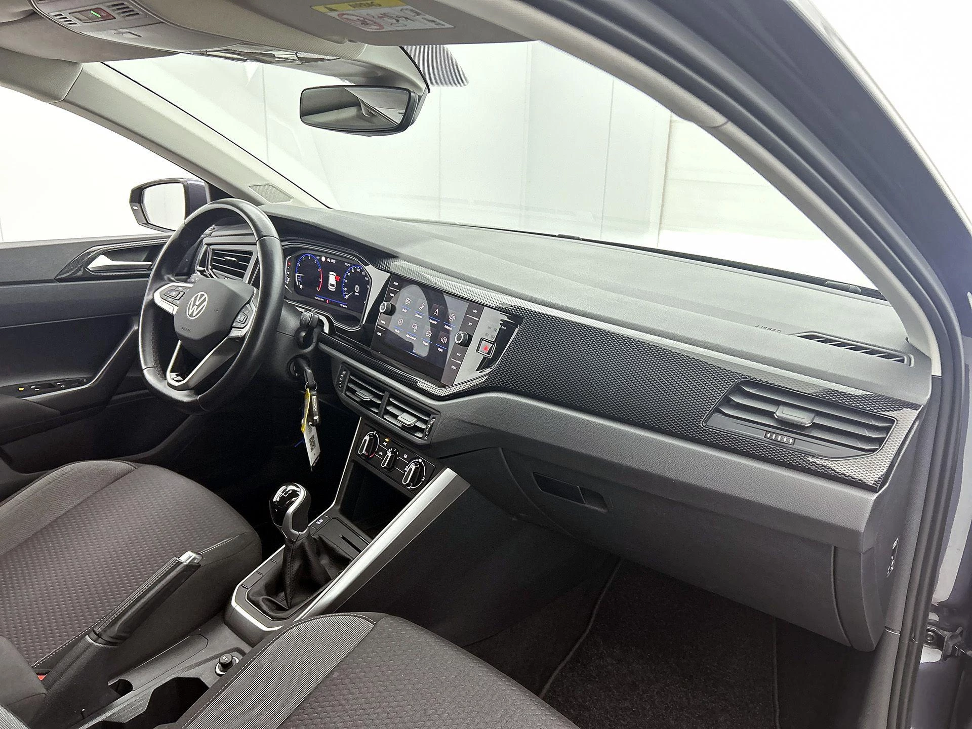 Volkswagen-Polo-image-21