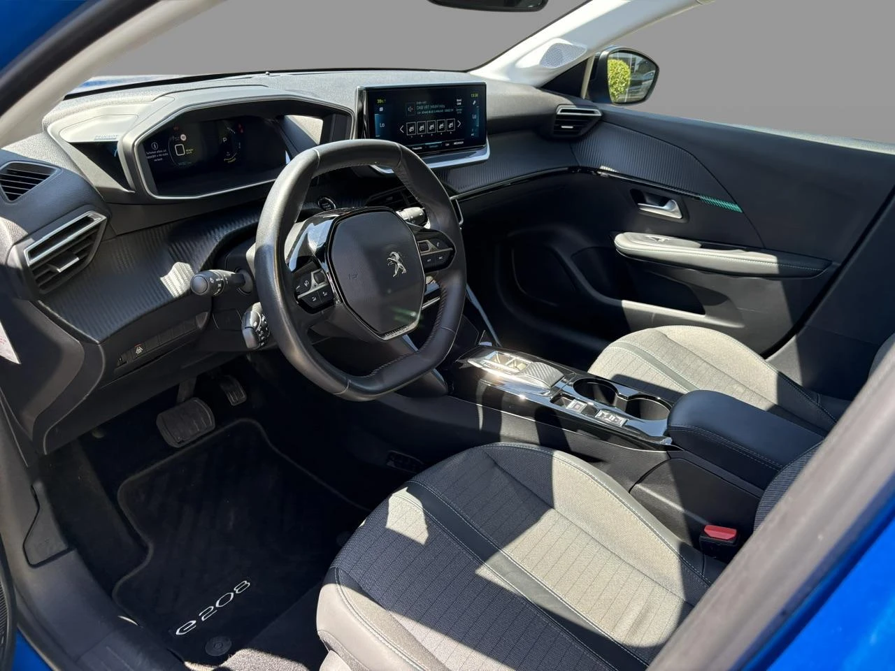 Peugeot-e-208-image-12