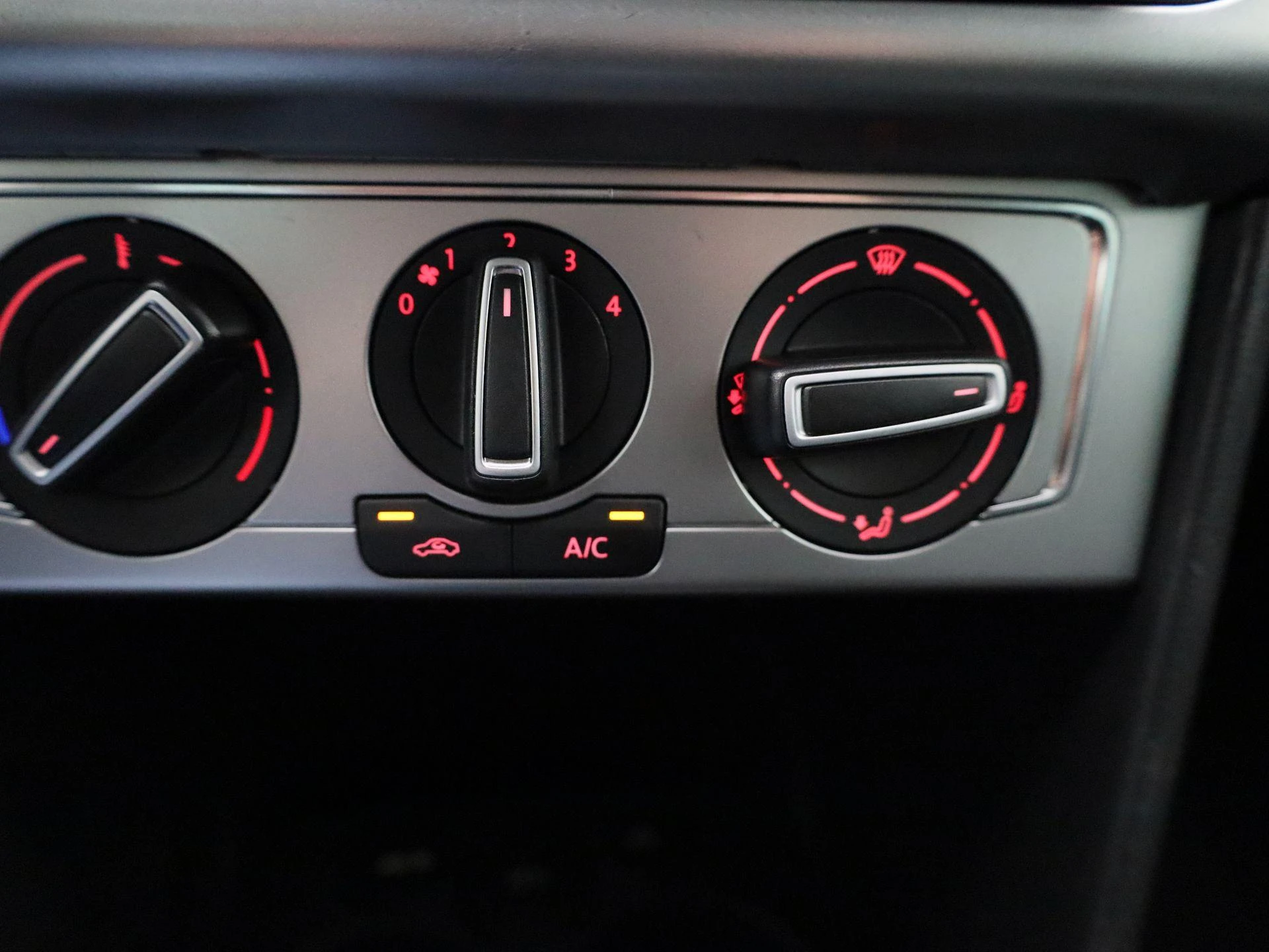 Volkswagen-Polo-image-16