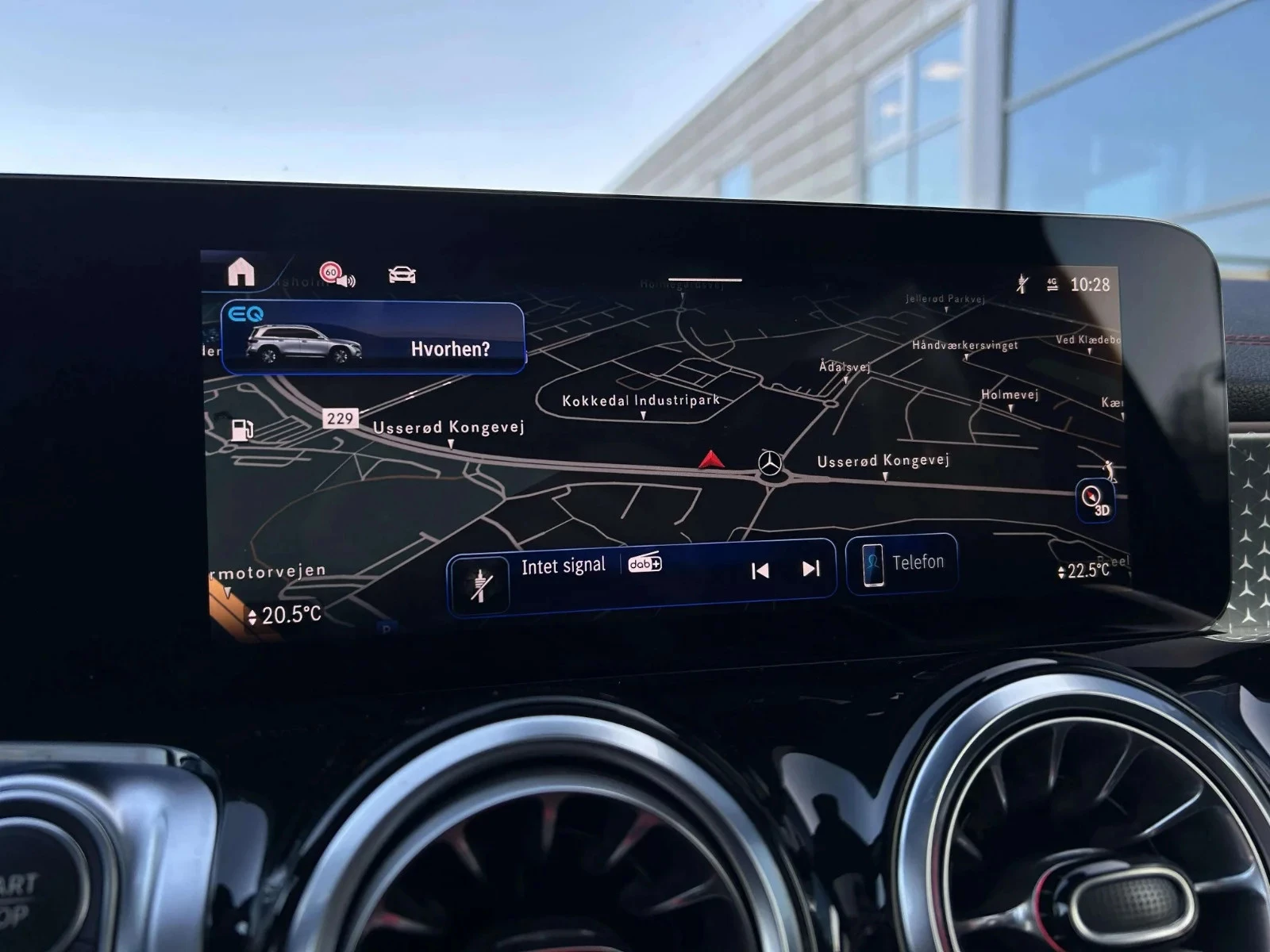 Mercedes-Benz-EQB-image-15