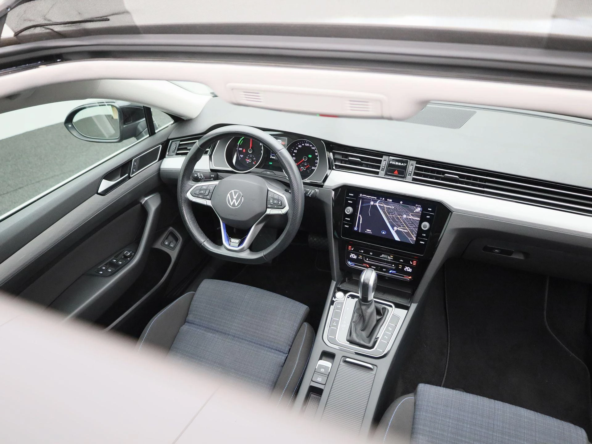 Volkswagen-Passat-image-37