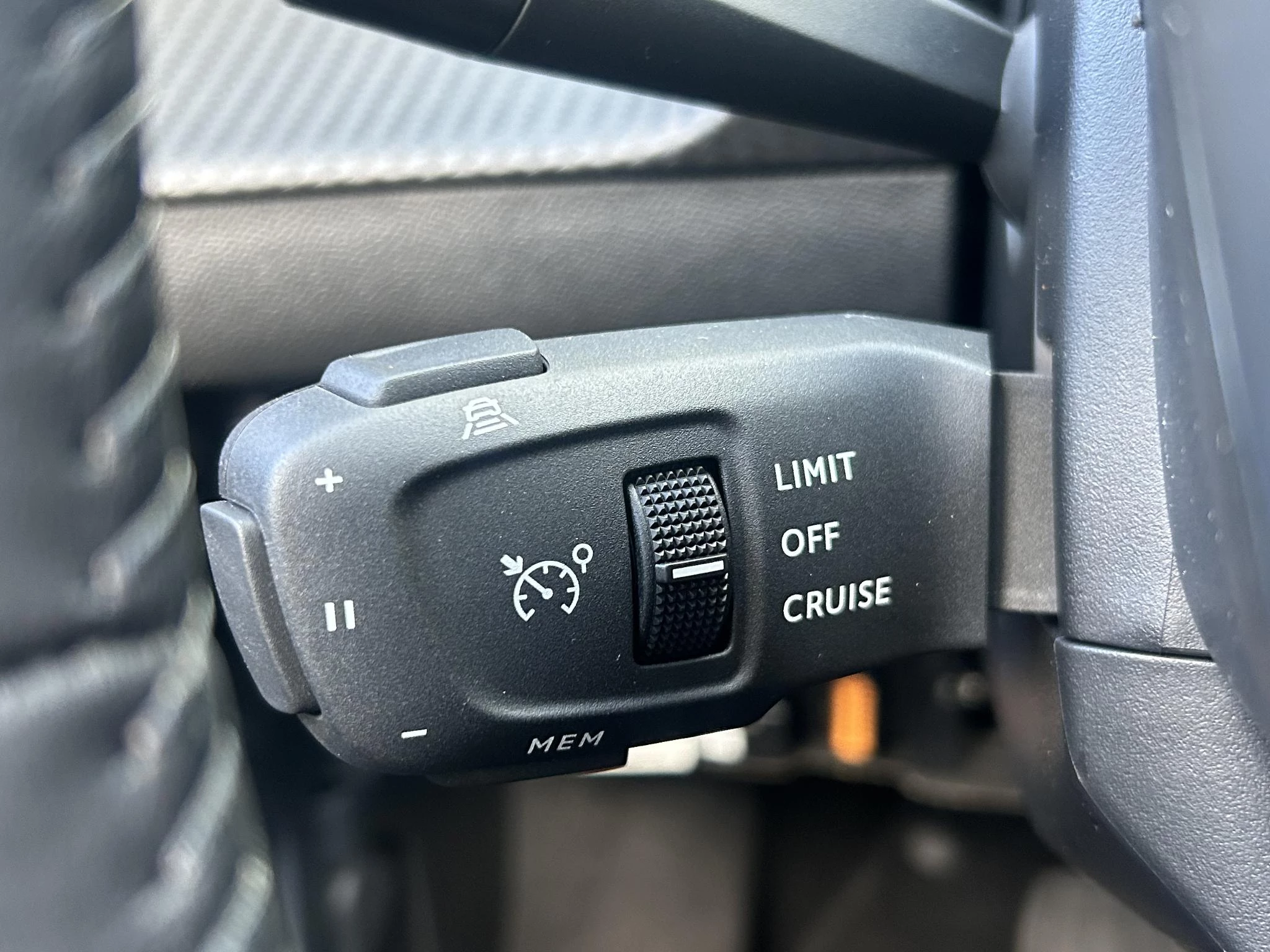 Peugeot e-2008 EV Allure 54 kWh