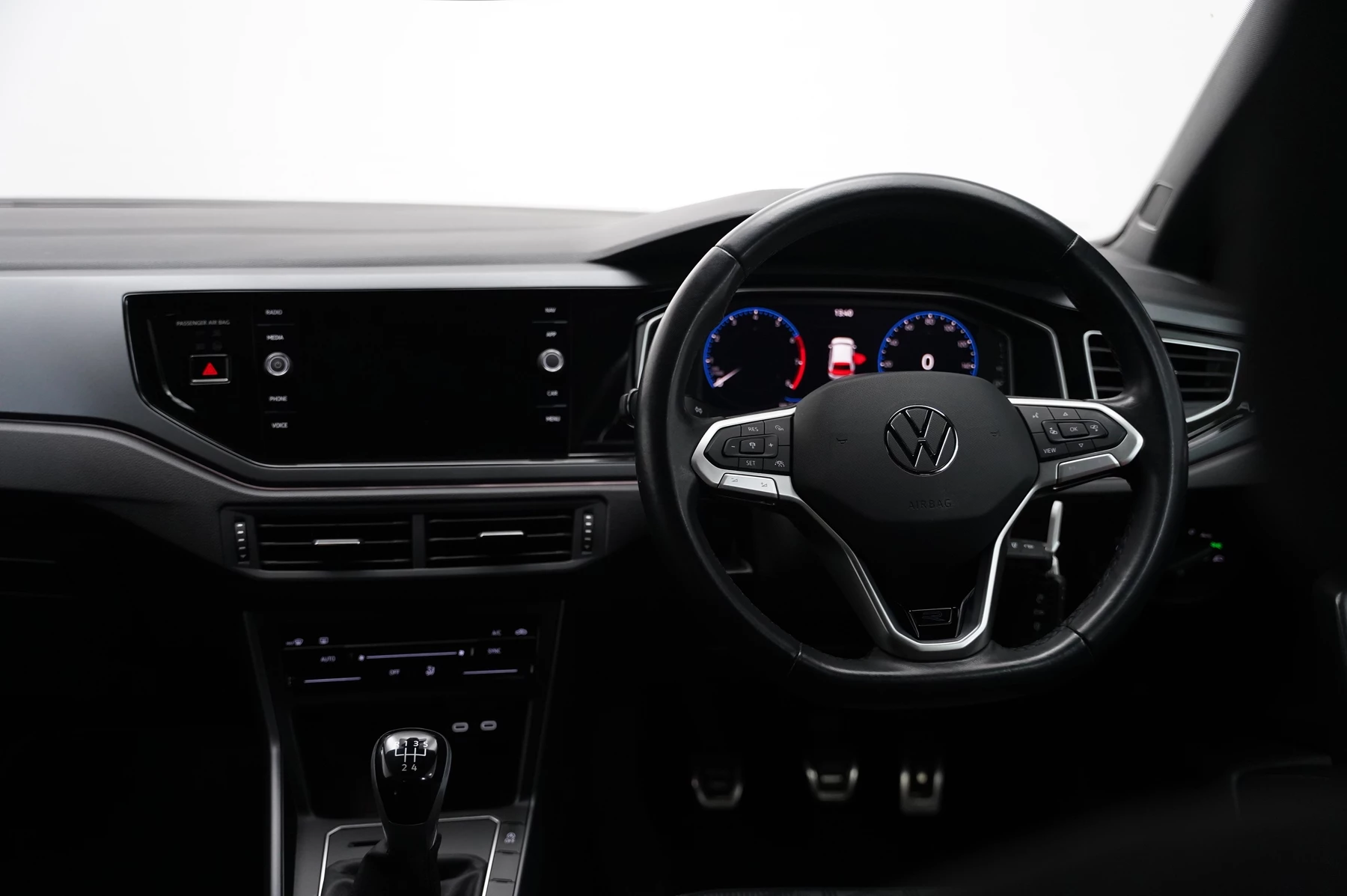 Volkswagen-Polo-image-8
