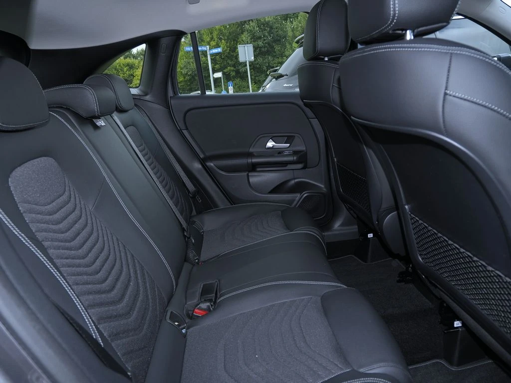 Mercedes-Benz-GLA 250 e-image-13