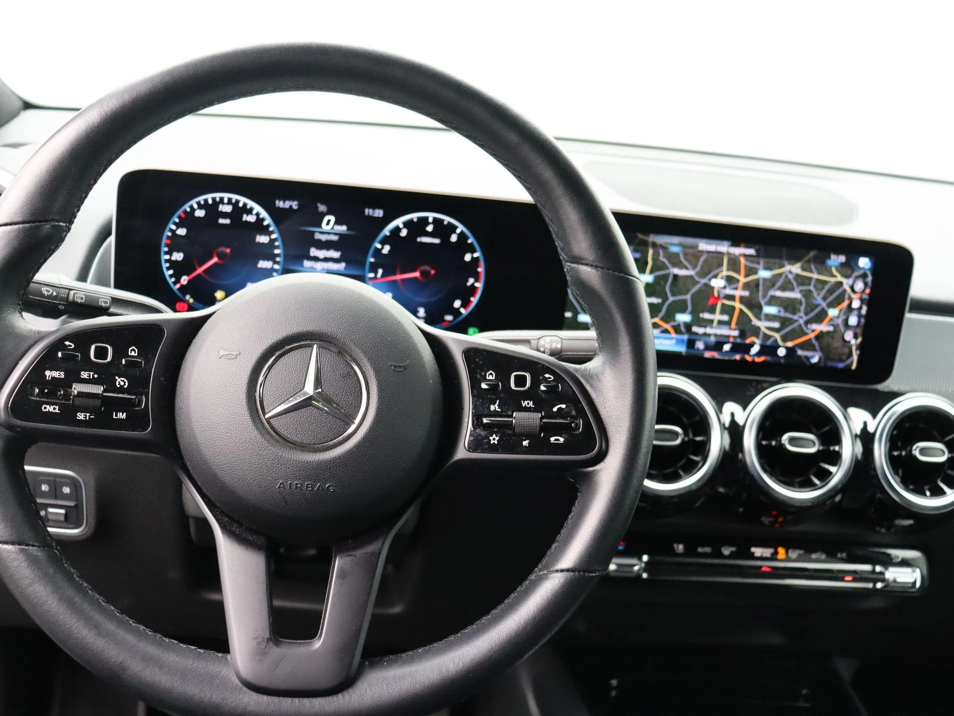 Mercedes-Benz GLB 200 Business Solution + CARPLAY + LED + CAMERA +