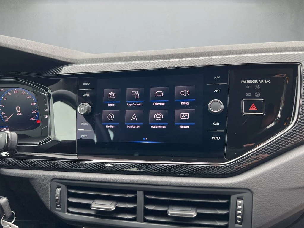 Volkswagen-Polo-image-9