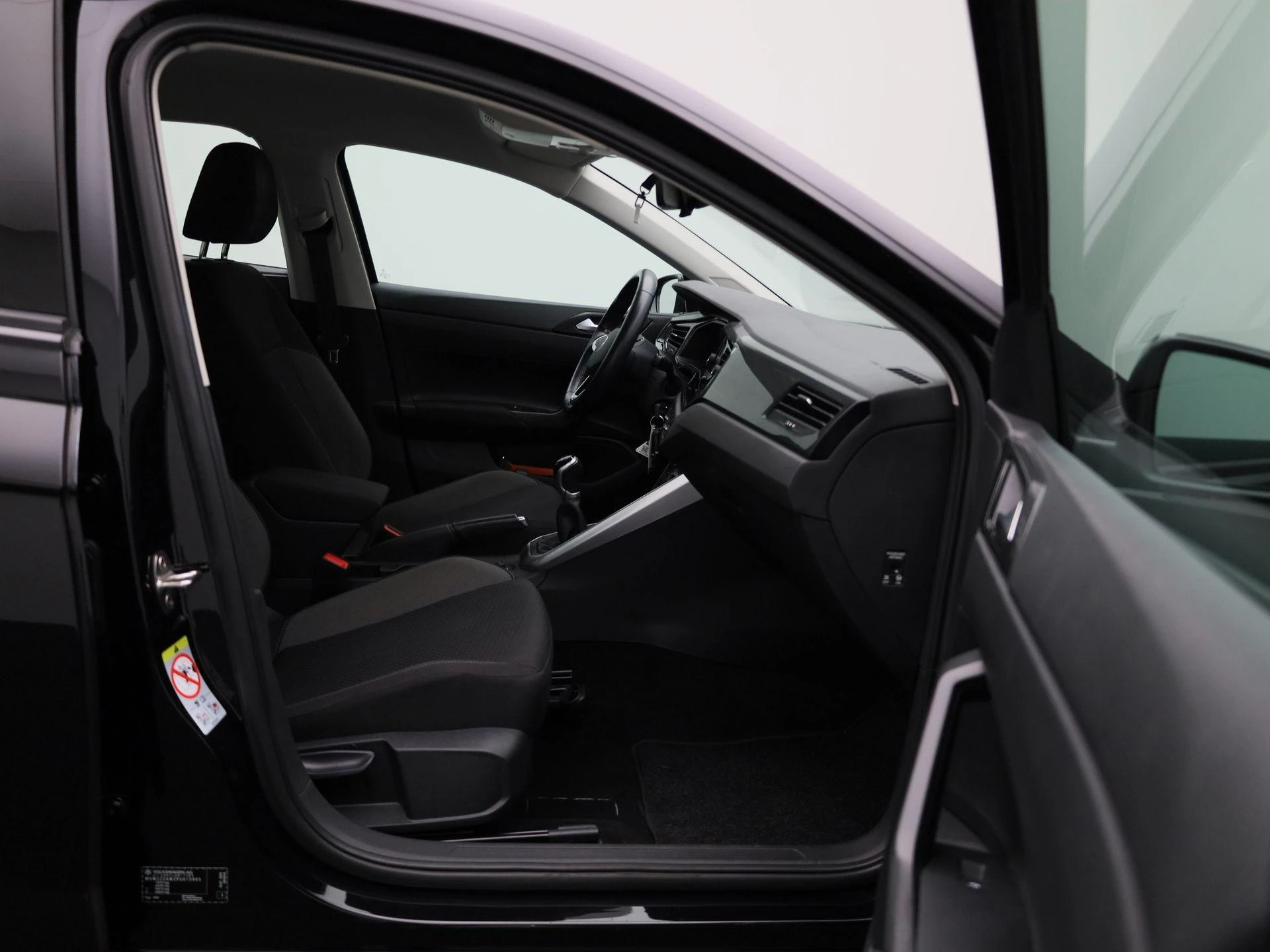 Volkswagen-Polo-image-32