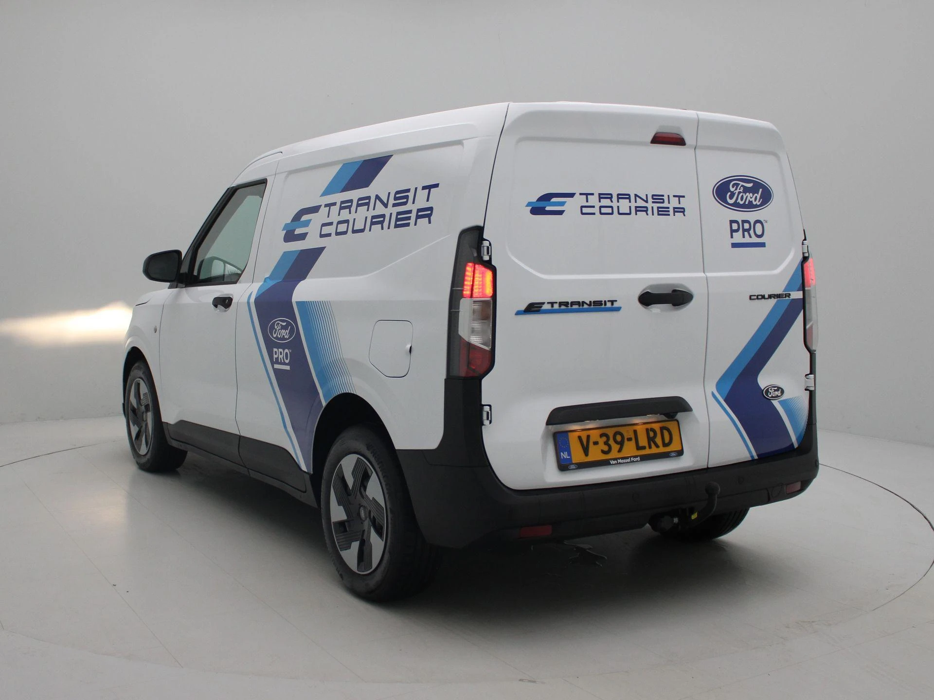 Ford-E-Transit-image-1