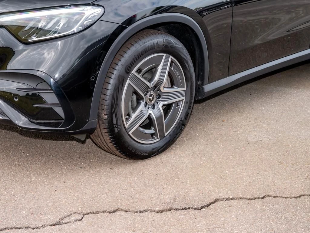 Mercedes-Benz-GLC 300 d-image-6