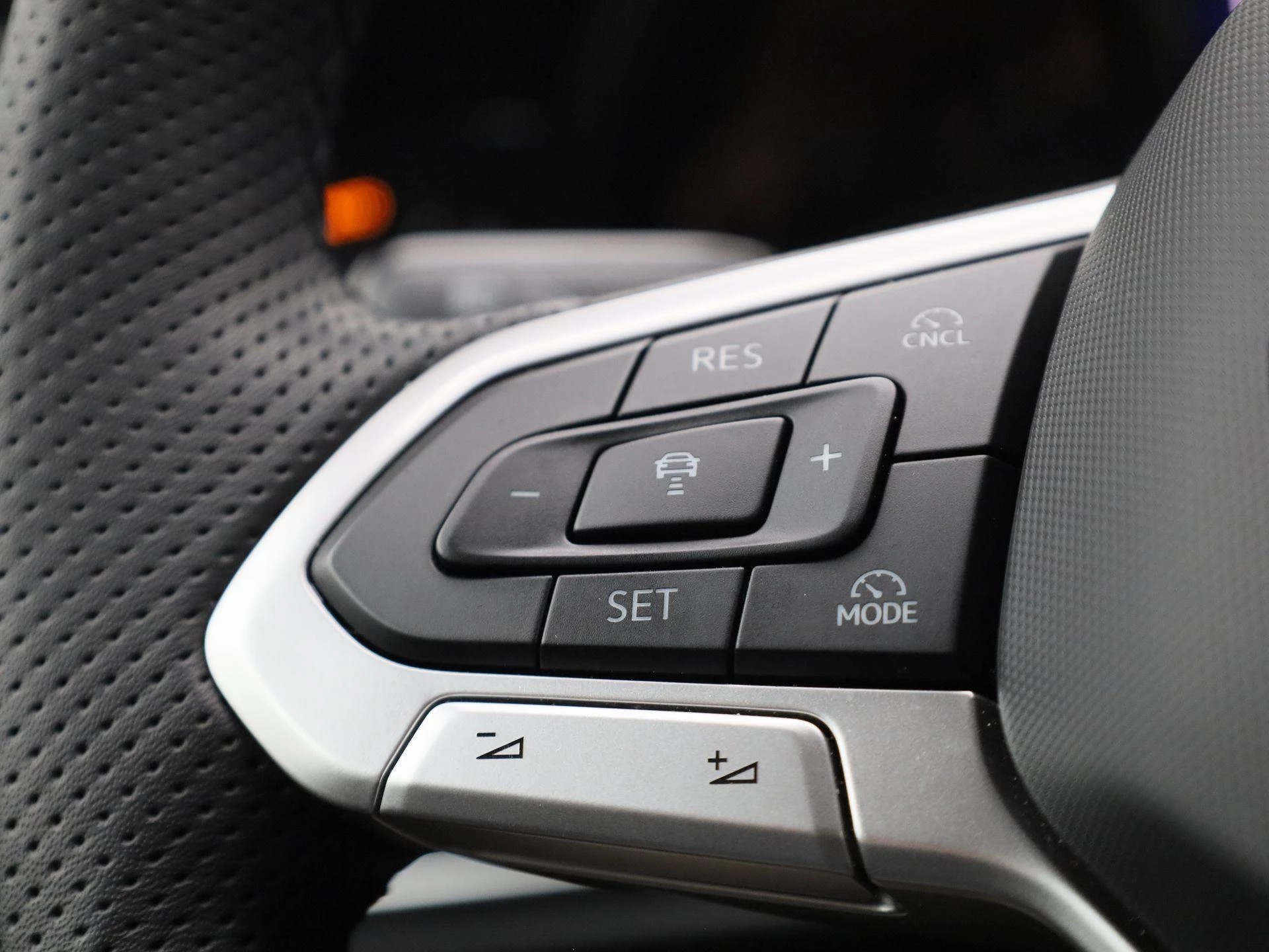Volkswagen-Golf-image-16