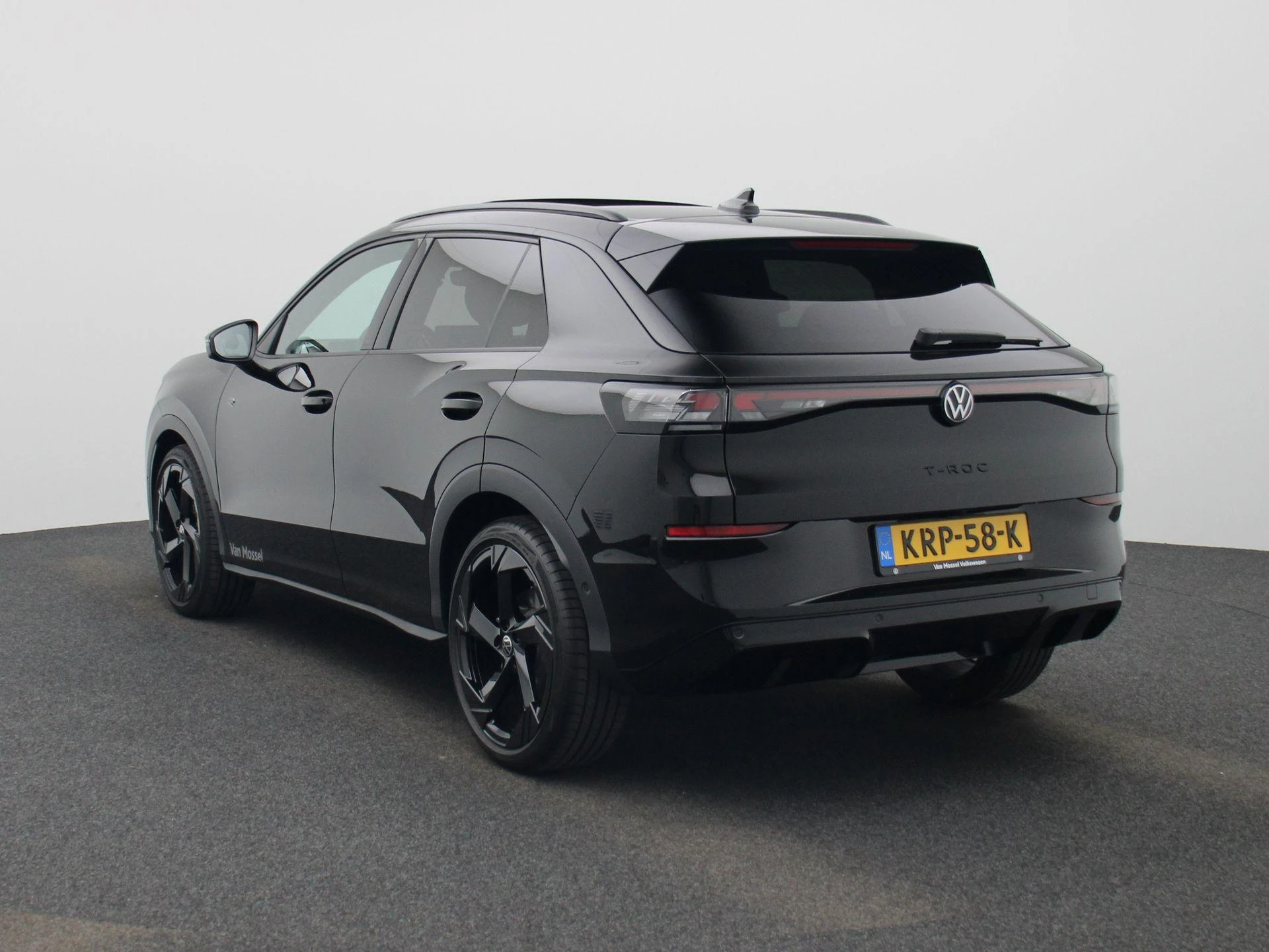 Volkswagen-T-Roc-image-1
