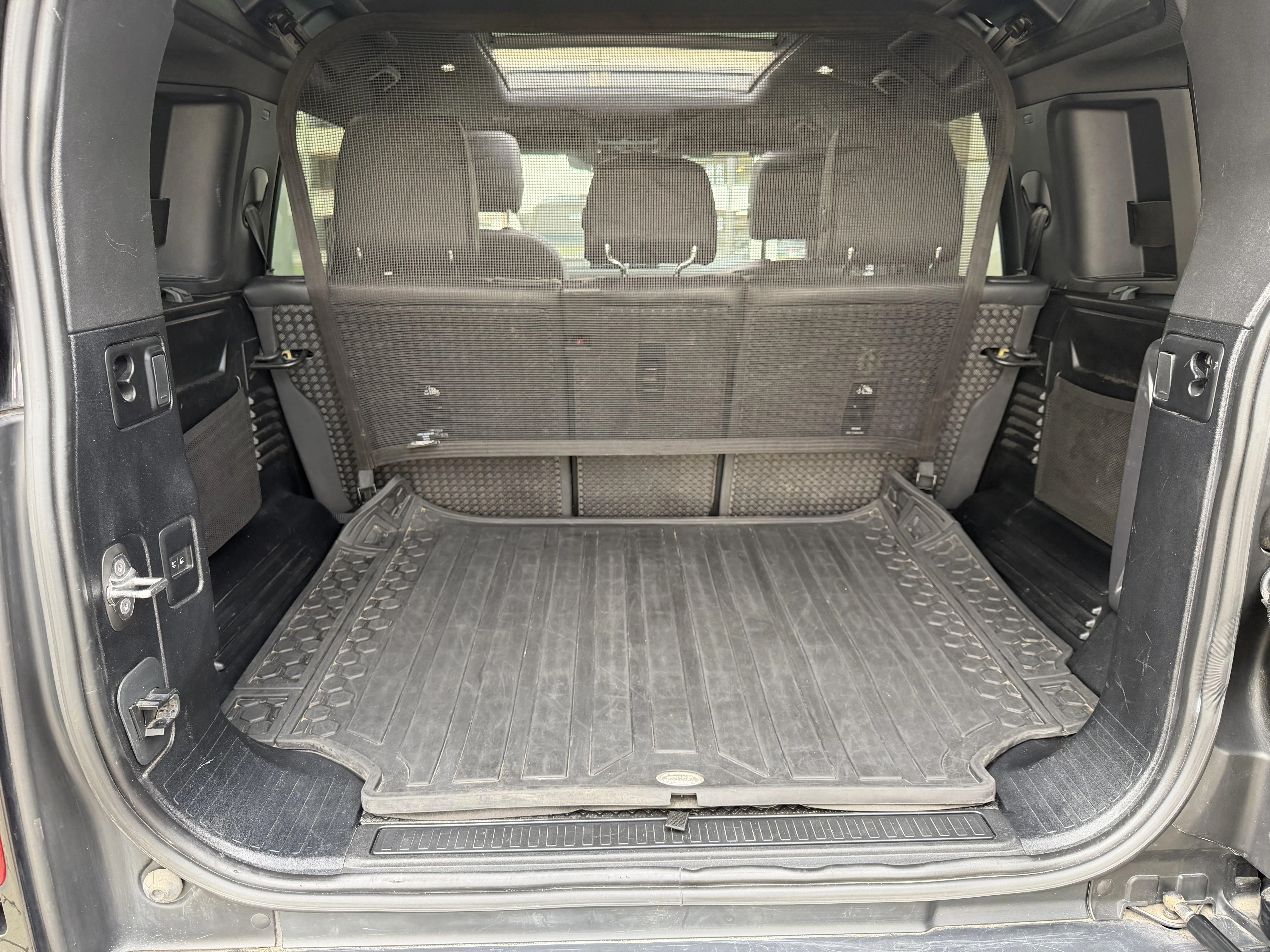 Land Rover-Defender-image-7