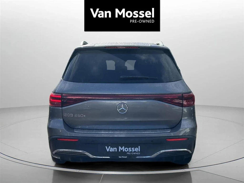 Mercedes-Benz-EQB-image-5