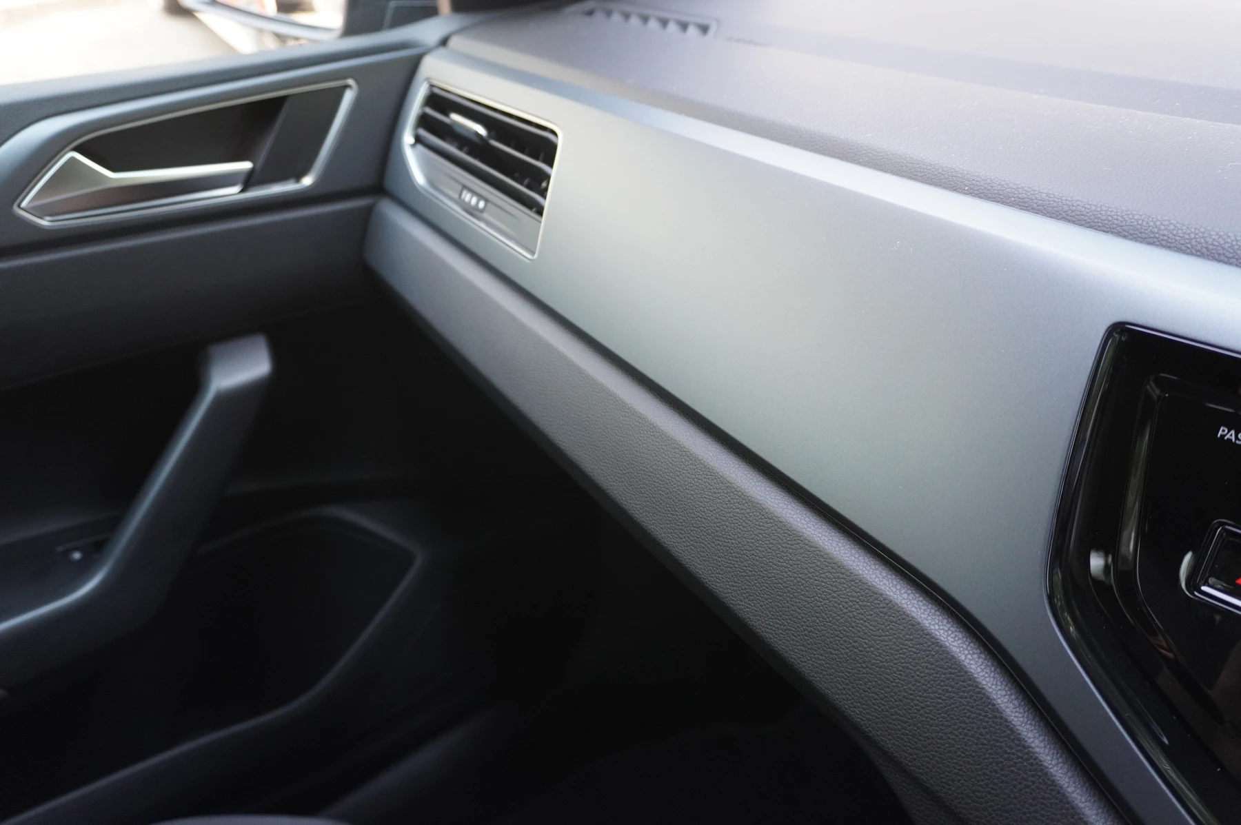 Volkswagen-Polo-image-25