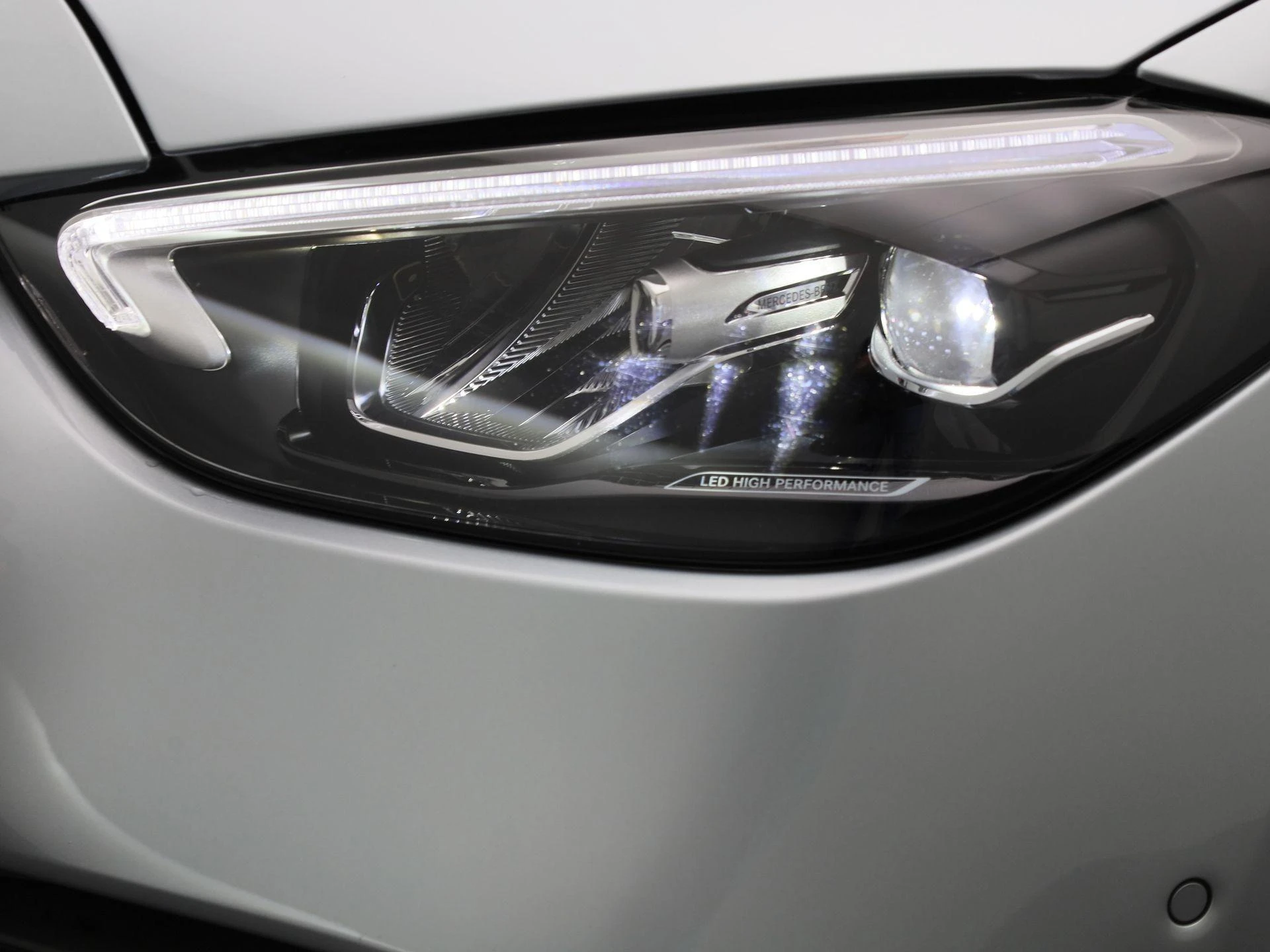 Mercedes-Benz-C-Klasse-image-13