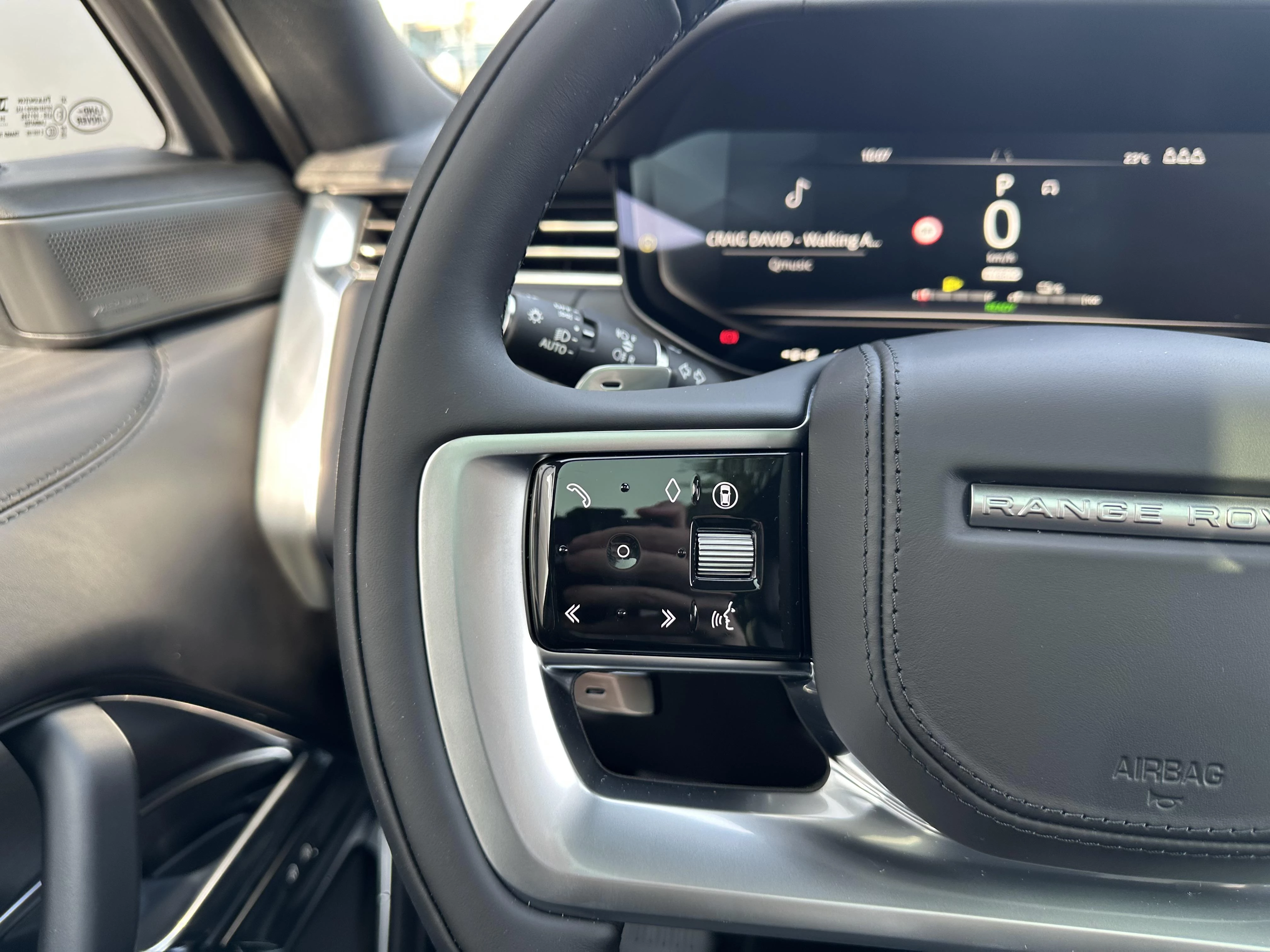 Land Rover-Range Rover-image-17