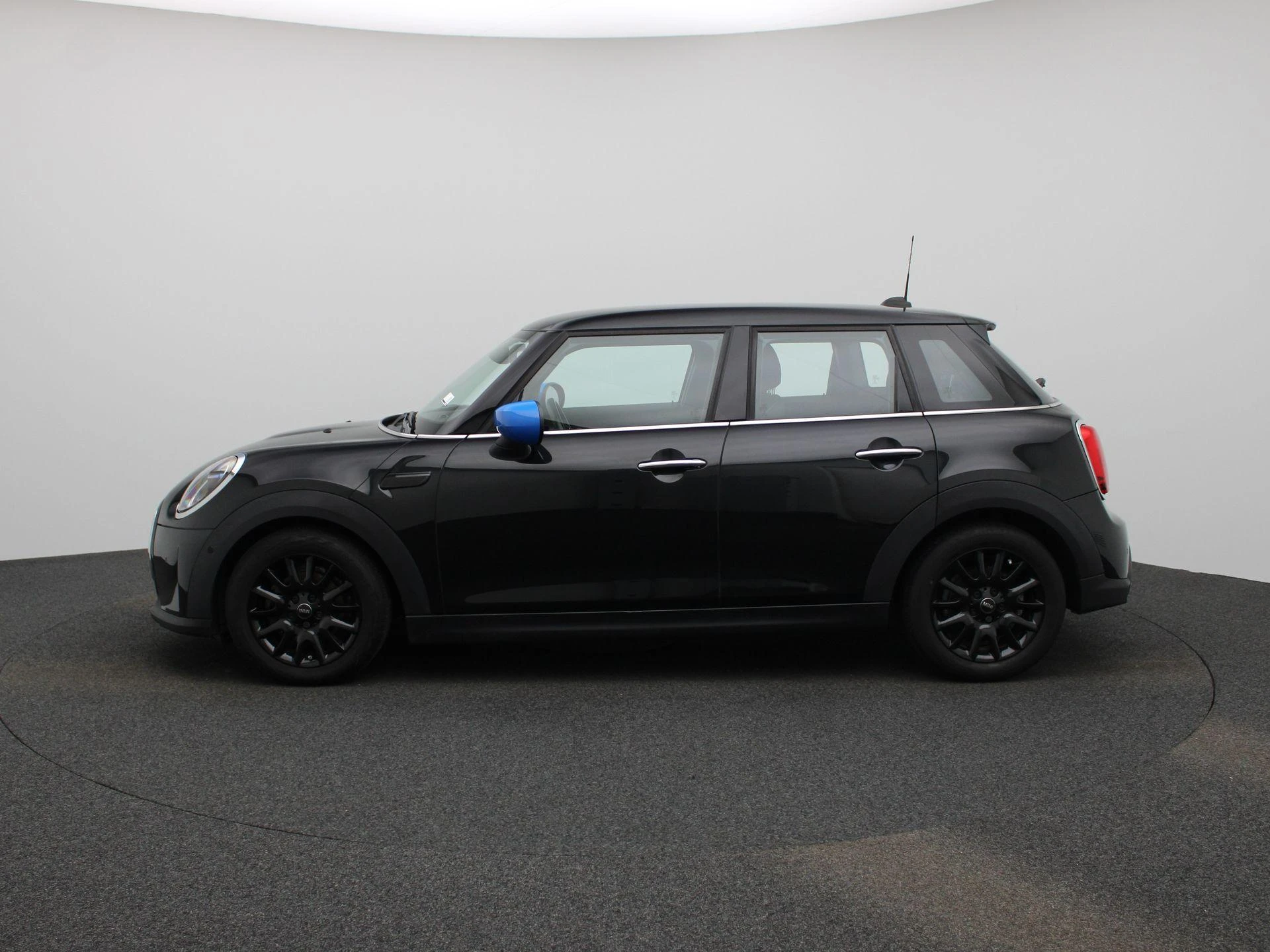 MINI-One-image-3