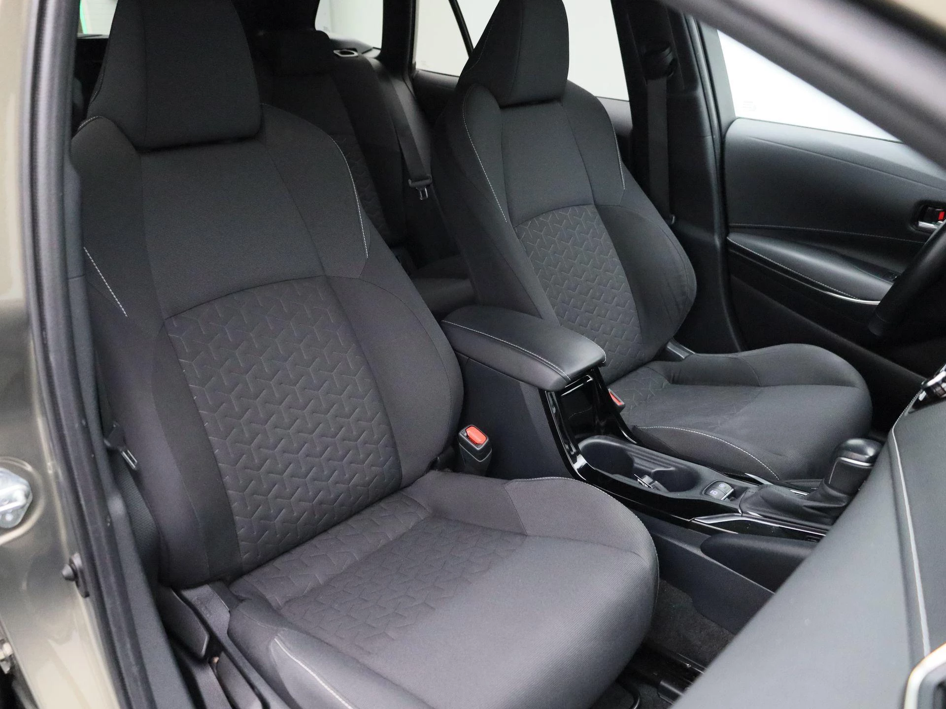 Toyota Corolla Touring Sports 1.8 Hybrid Business Intro