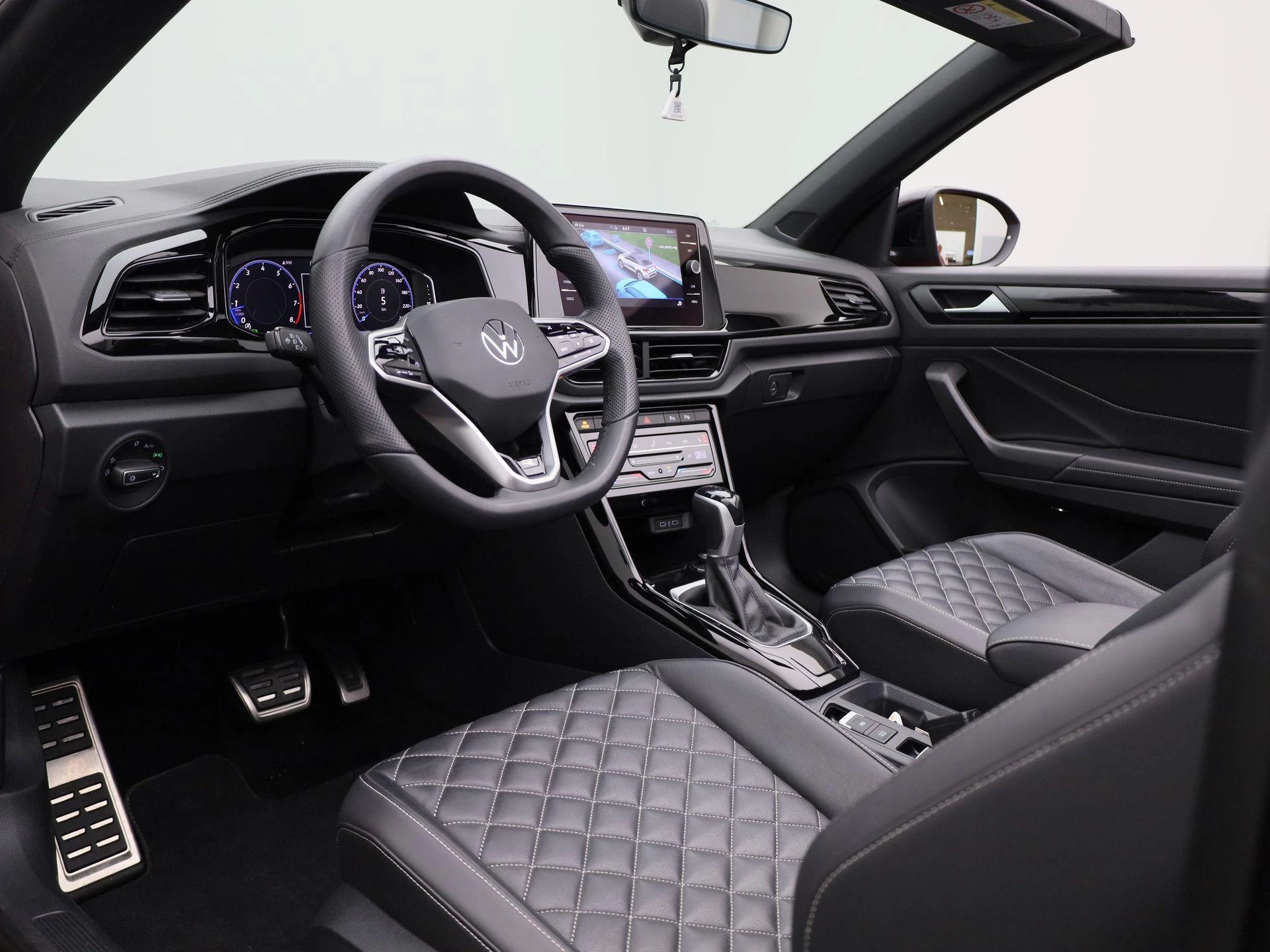 Volkswagen-T-Roc-image-33