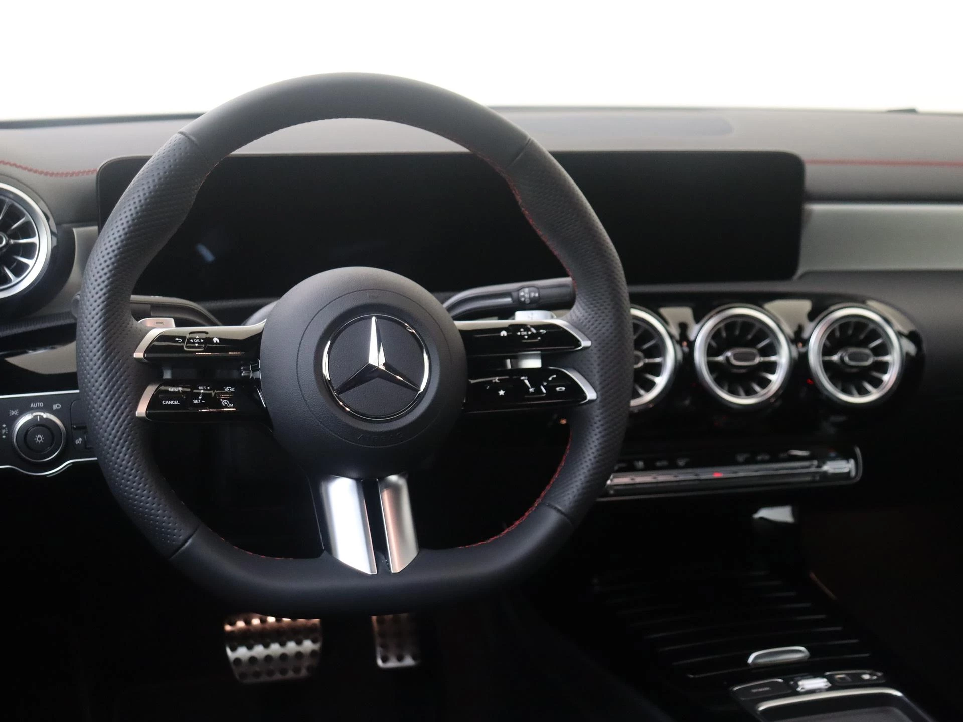 Mercedes-Benz-CLA-image-12