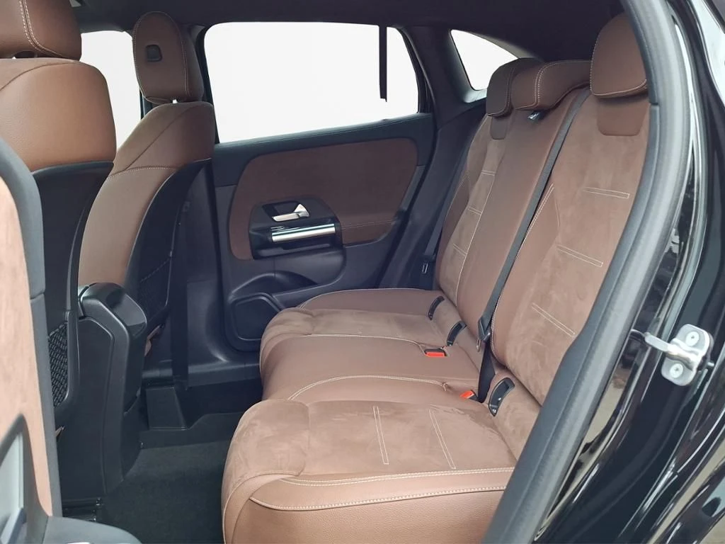 Mercedes-Benz-GLA 180 d-image-20