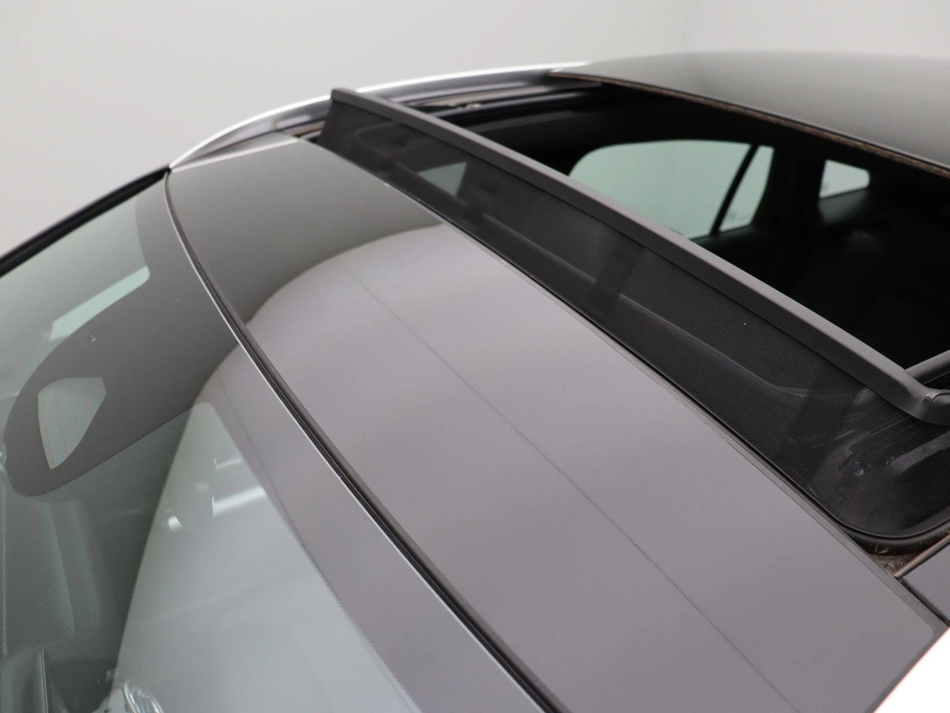 Mercedes-Benz-EQA-image-16