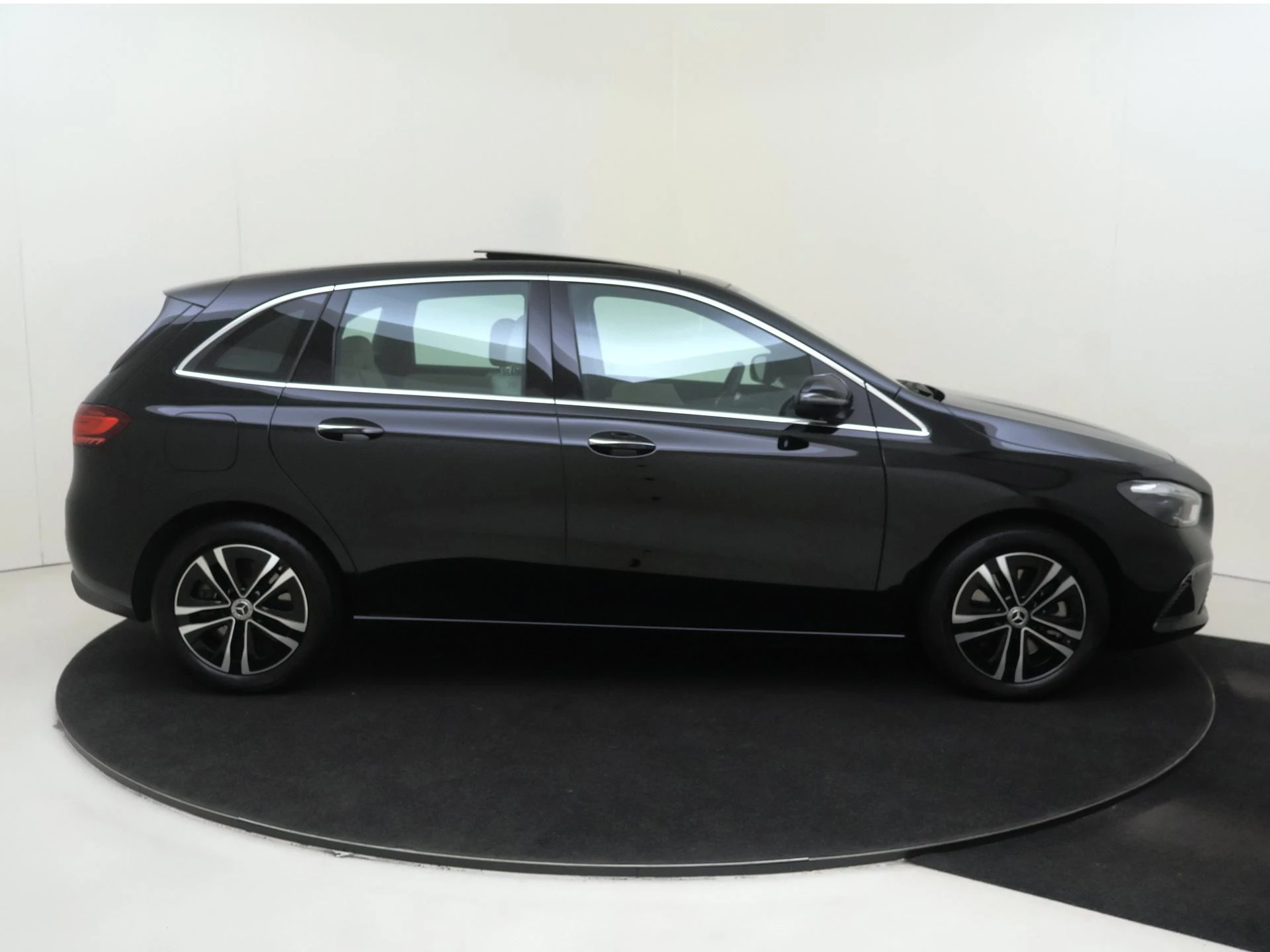 Mercedes-Benz-B-Klasse-image-8