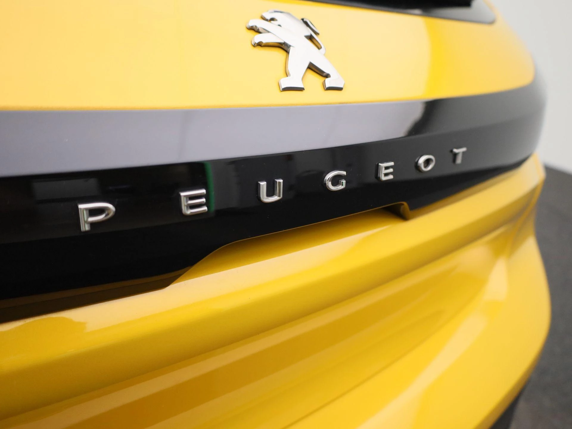 Peugeot-e-208-image-34