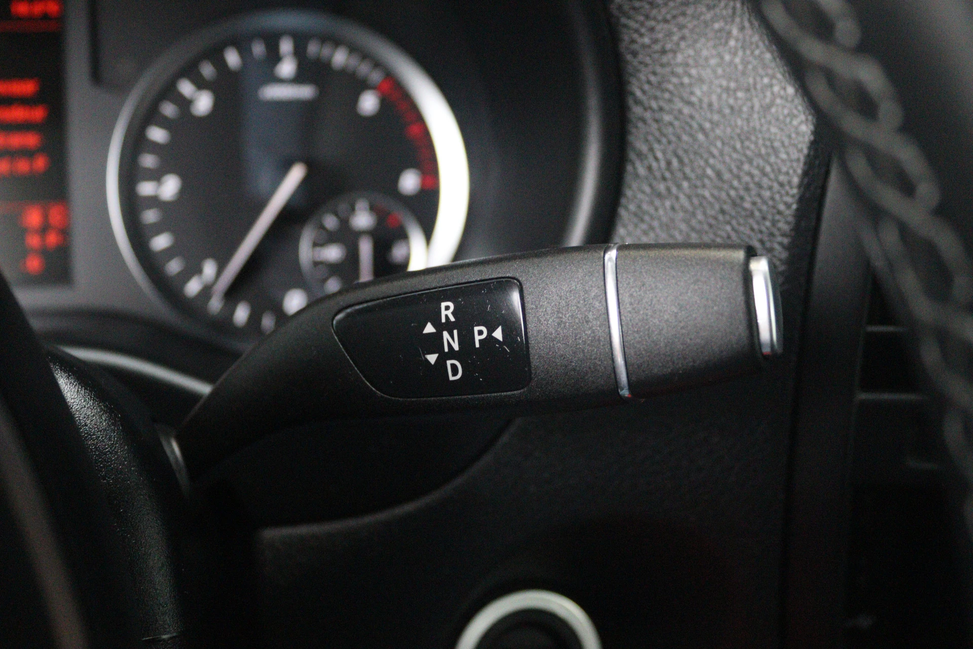 Mercedes-Benz-Vito-image-6