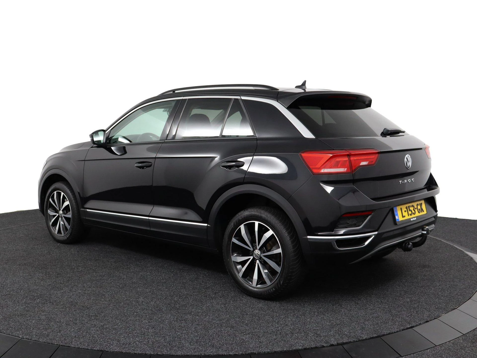 Volkswagen-T-Roc-image-4