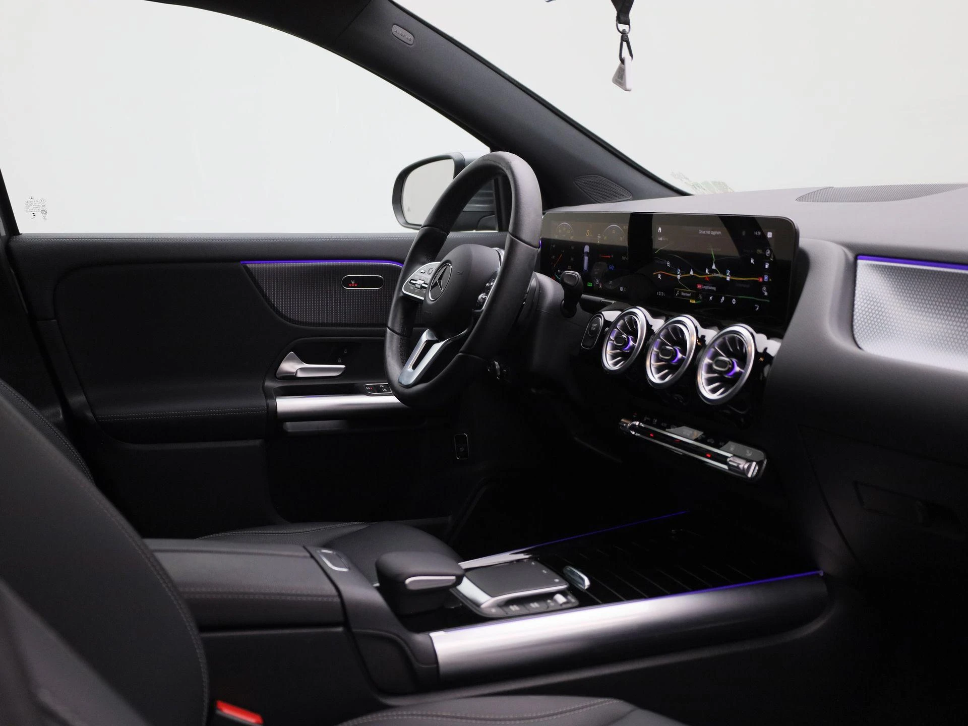 Mercedes-Benz-EQA-image-34