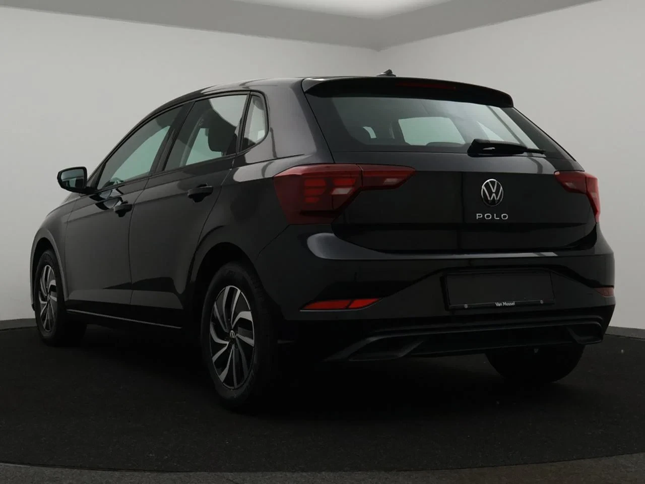 Volkswagen-Polo-image-2
