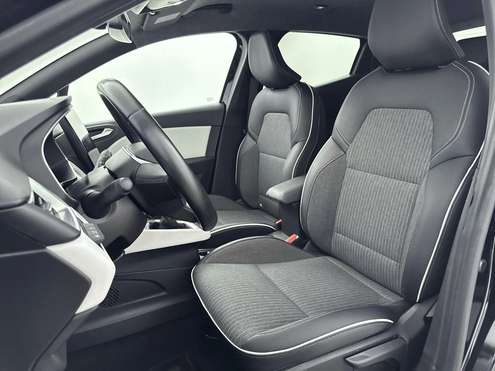 Renault-Clio-image-27