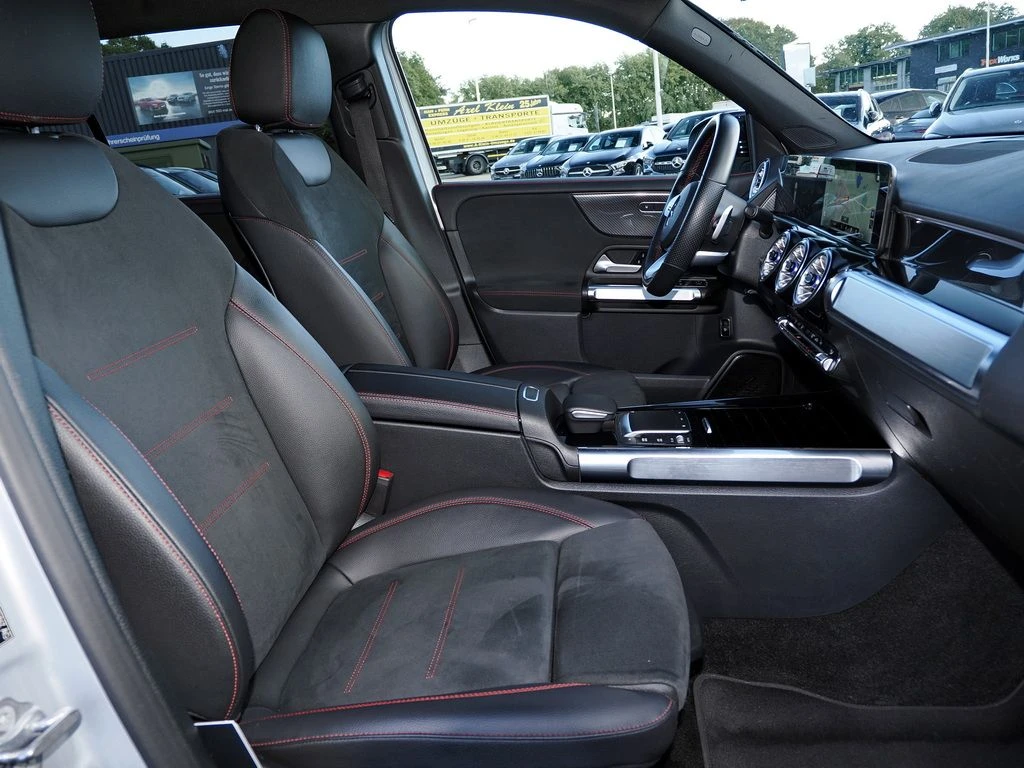 Mercedes-Benz-GLB 220 d-image-11
