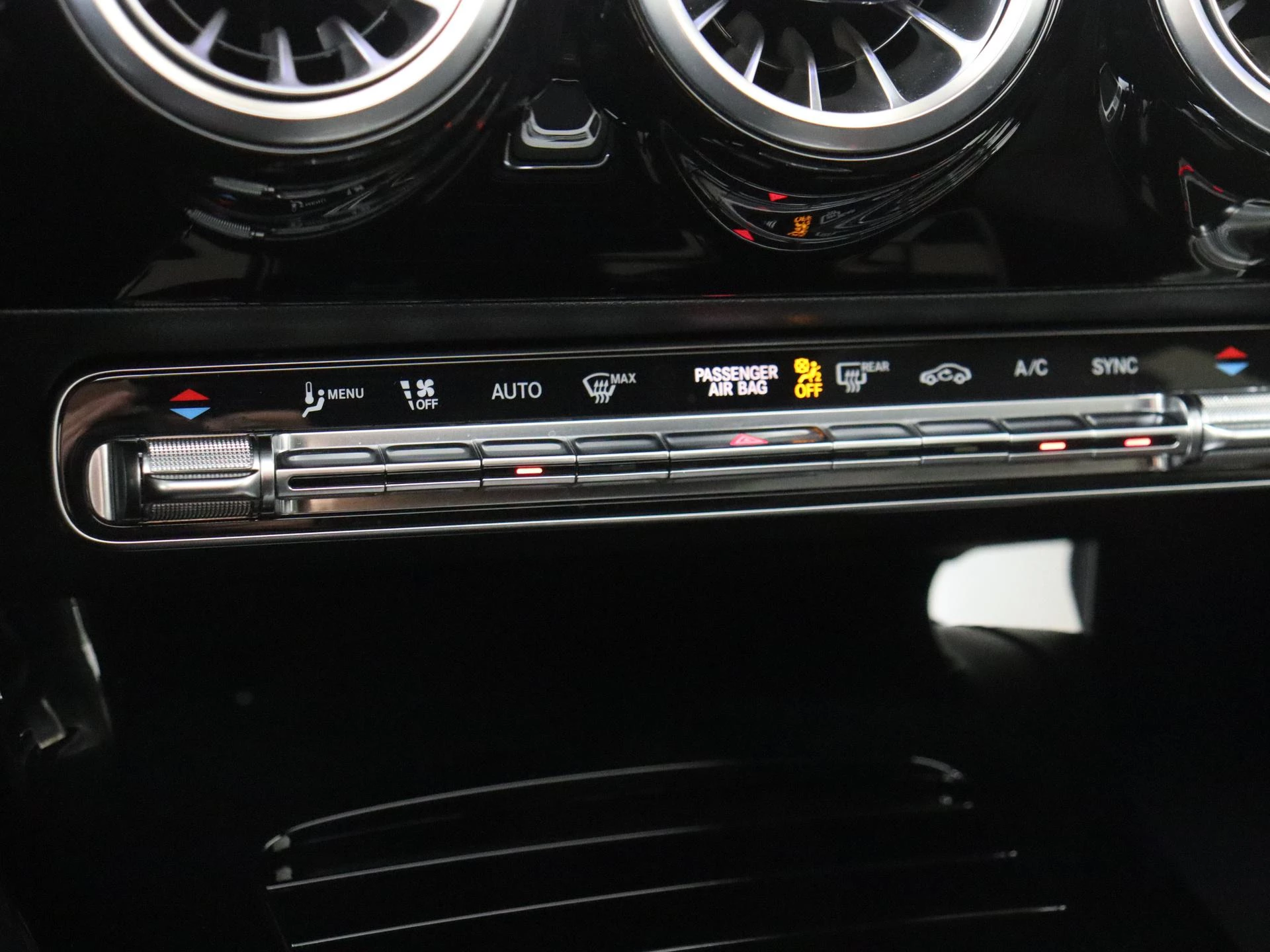 Mercedes-Benz-CLA-image-19