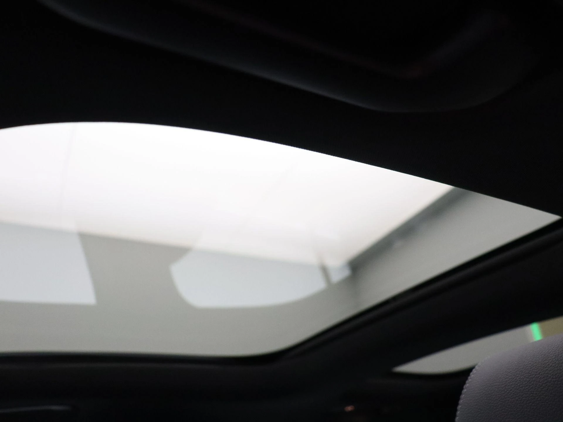 Mercedes-Benz-EQA-image-9