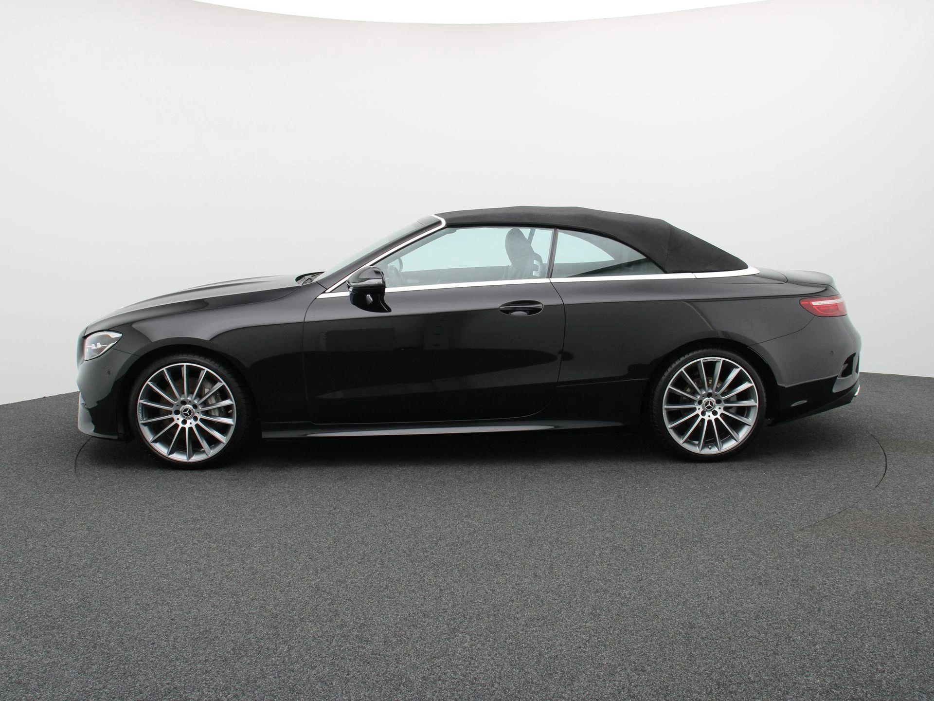 Mercedes-Benz E-Klasse 300 AMG Line Cabrio + AIR BODY CONTROL + LED + CAMERA +