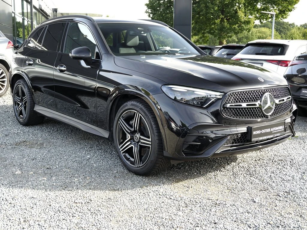 Mercedes-Benz-GLC 220 d-image-4