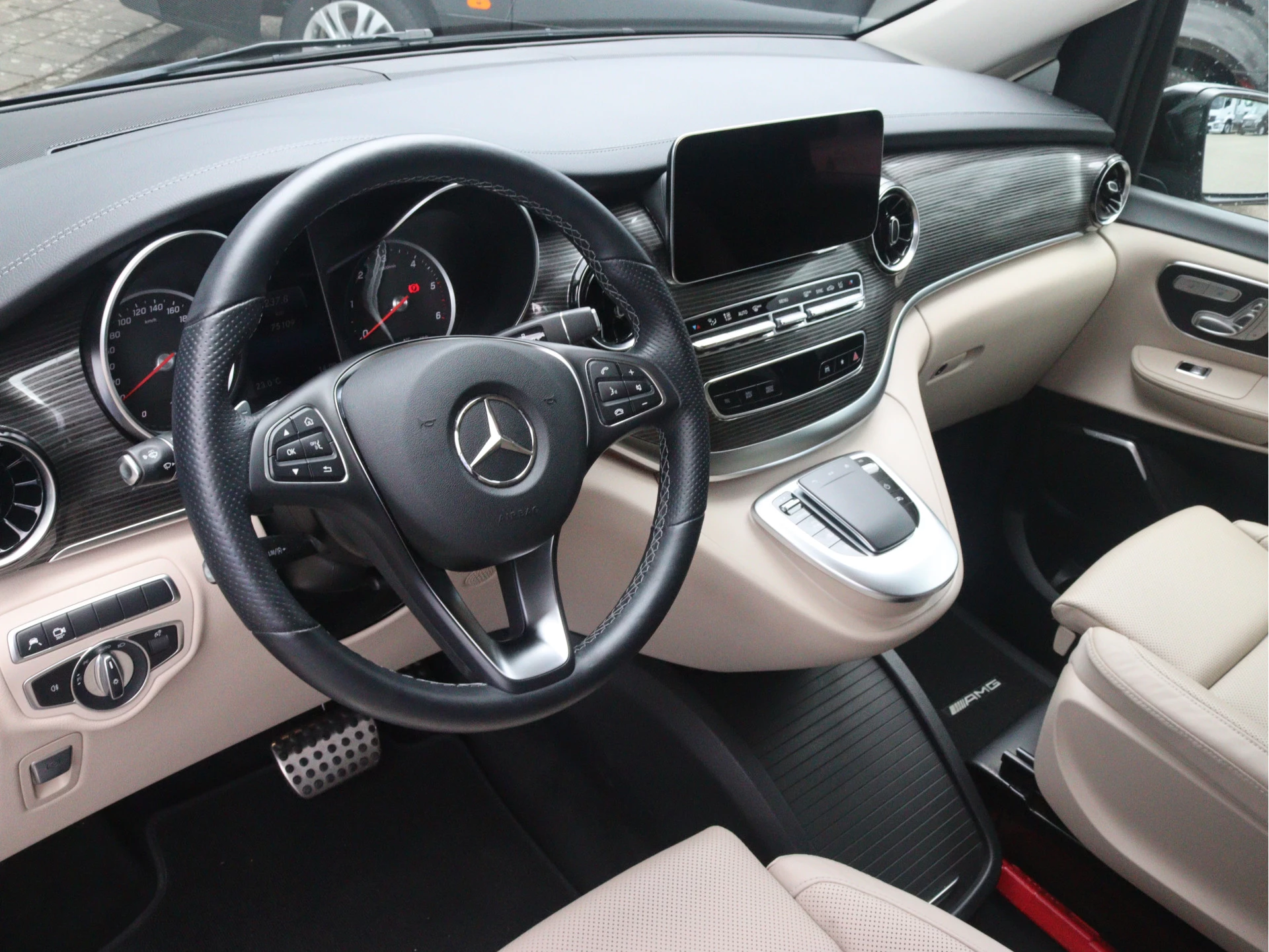 Mercedes-Benz-V-Klasse-image-5