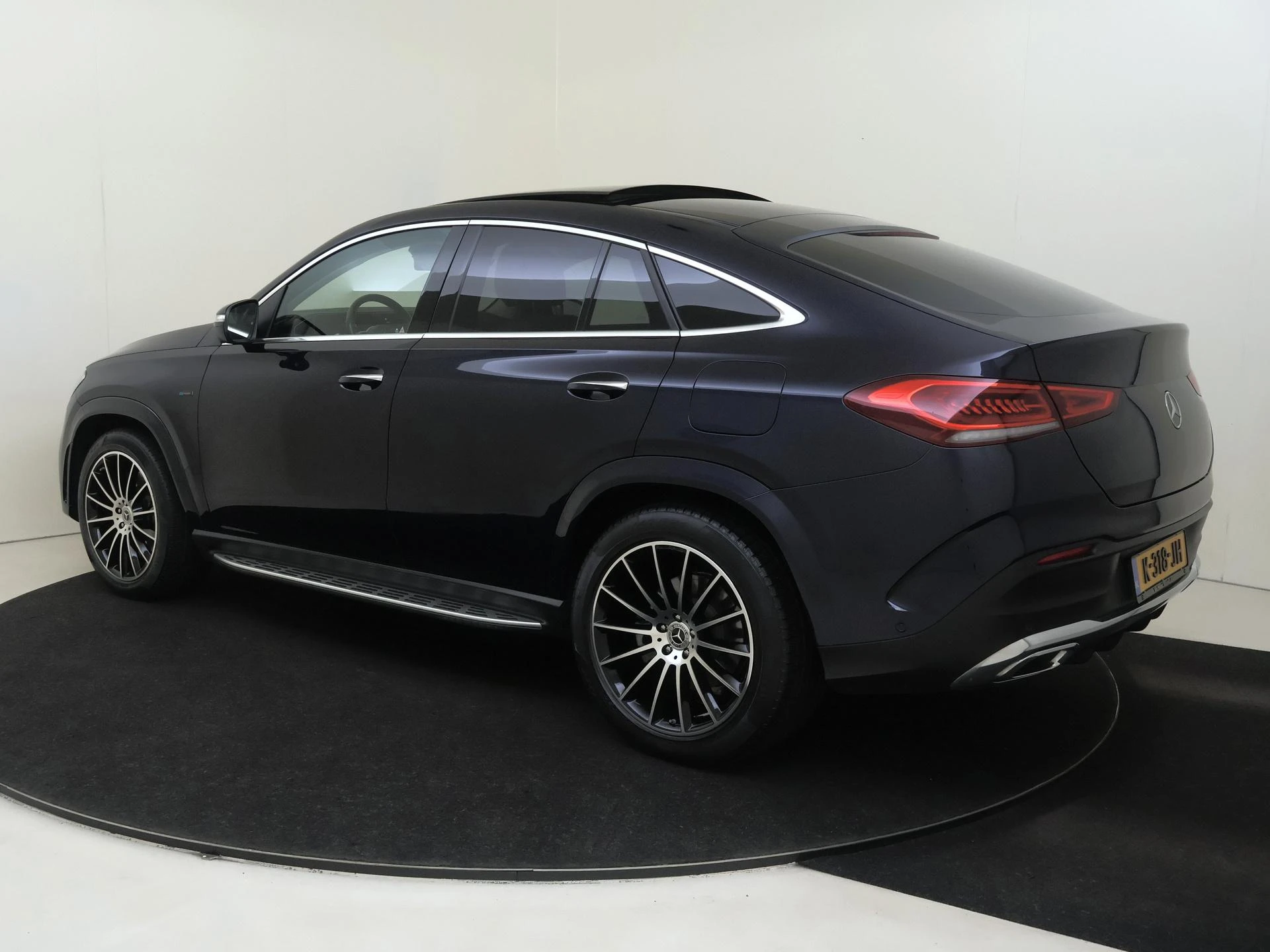 Mercedes-Benz-GLE-image-2