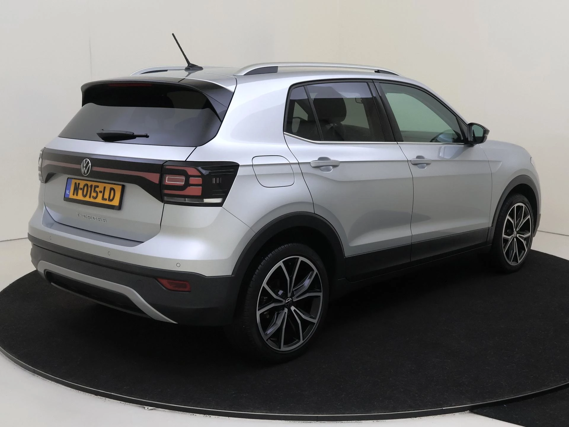 Volkswagen-T-Cross-image-3