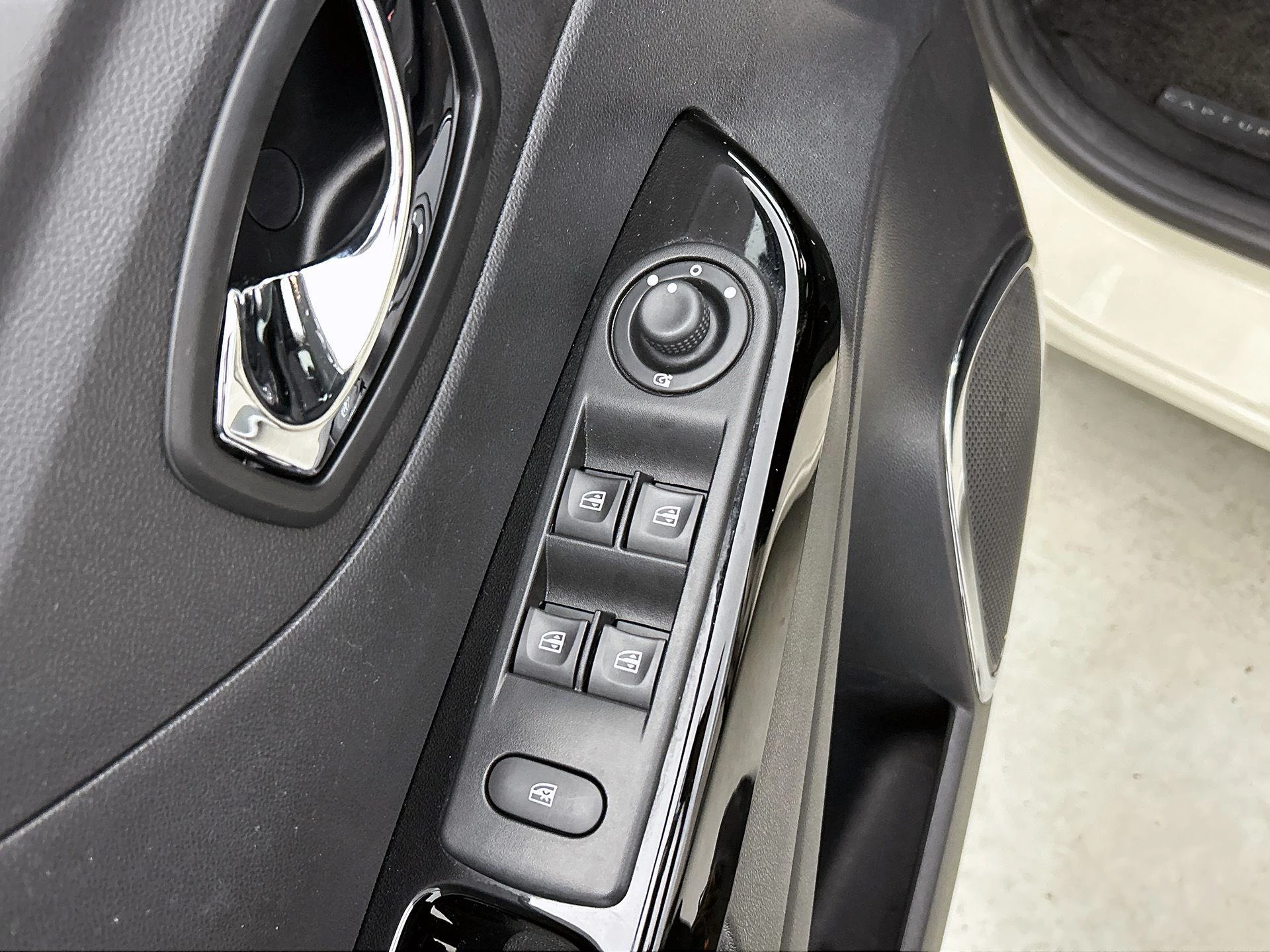 Renault-Captur-image-27