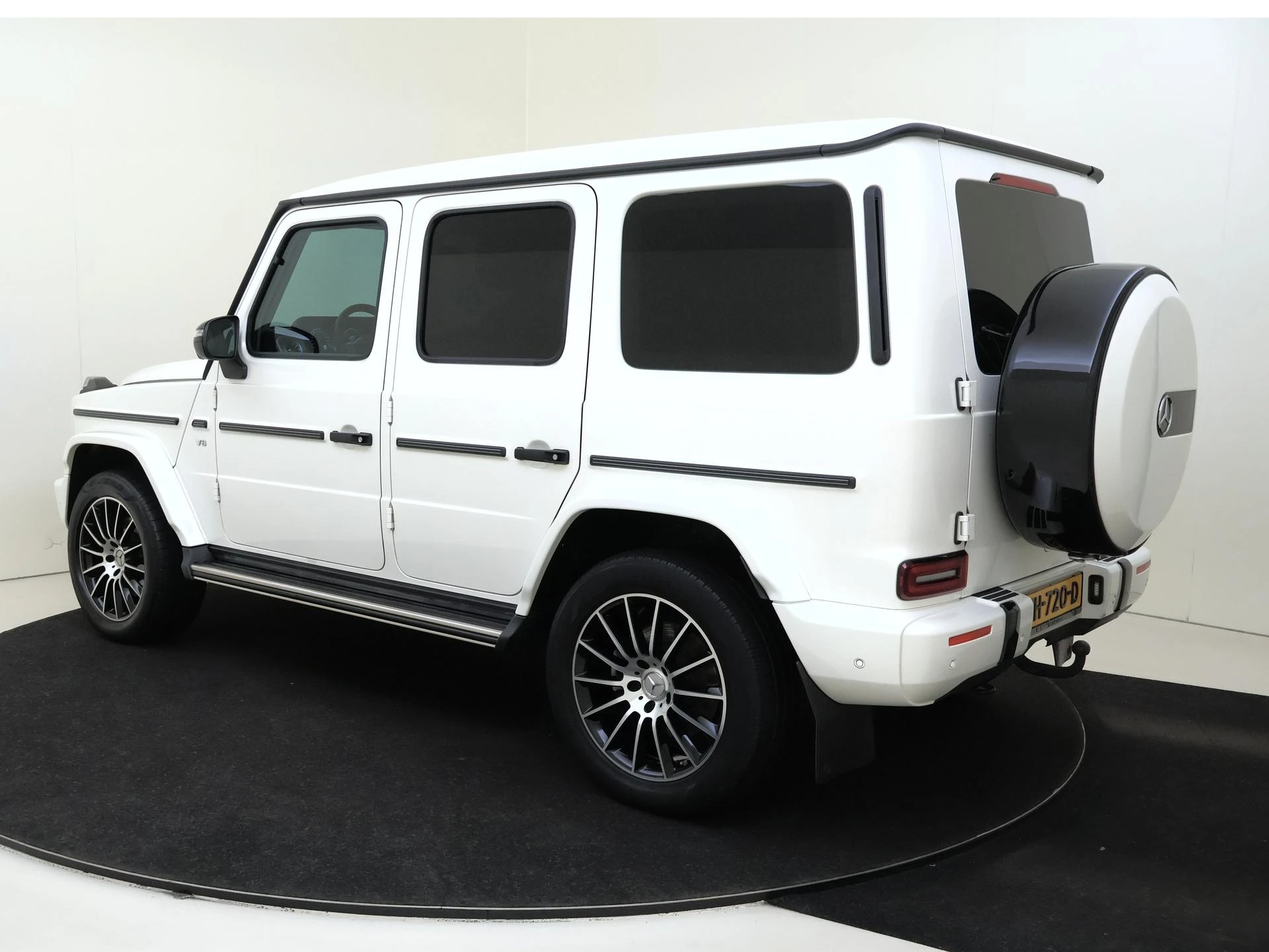 Mercedes-Benz-G-Klasse-image-2