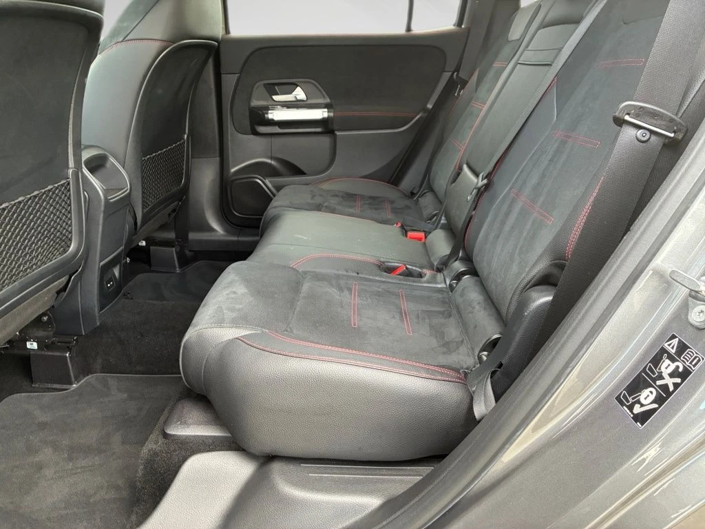 Mercedes-Benz-GLB 220 d-image-9