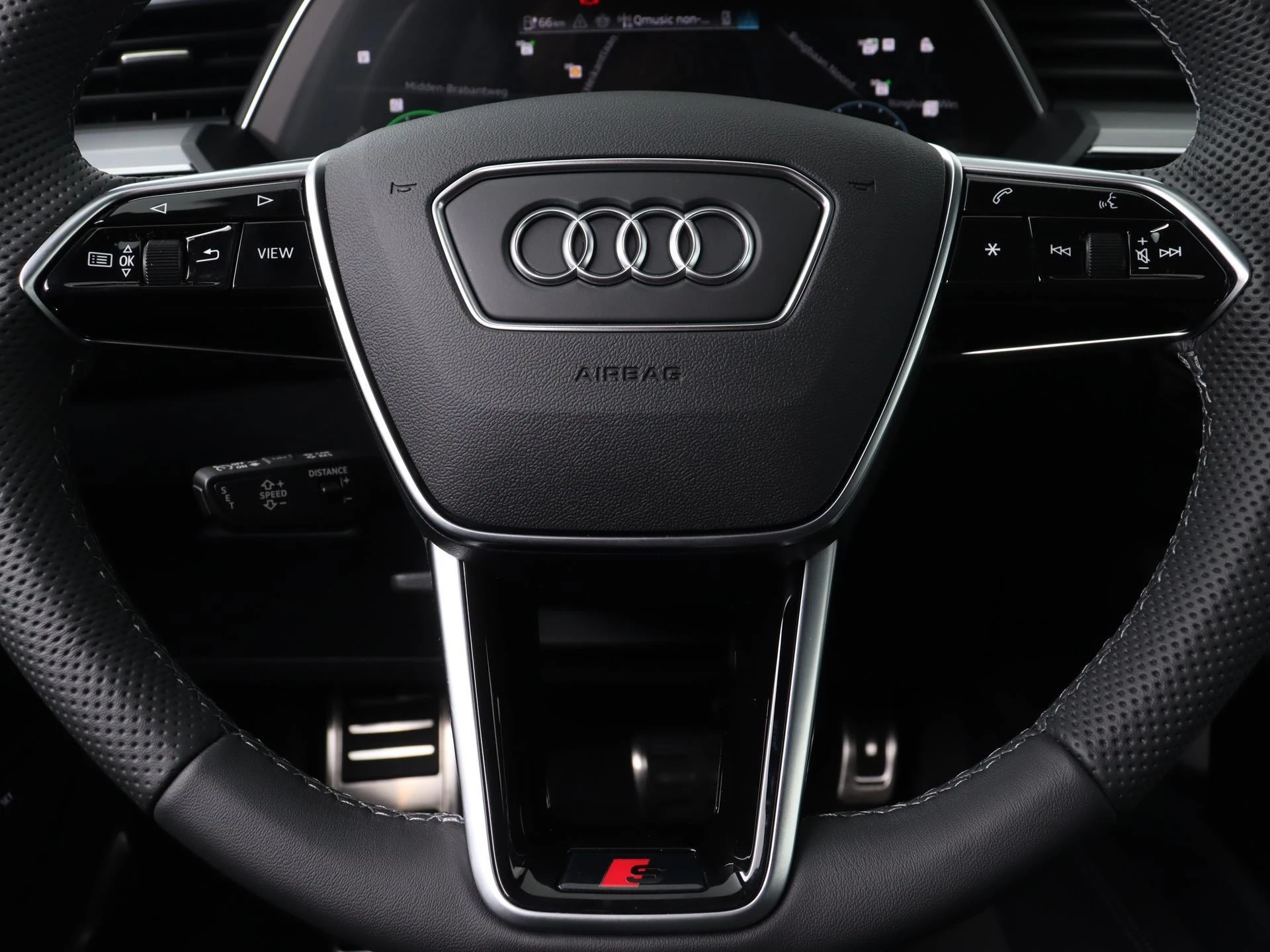 Audi-Q8 e-tron-image-18