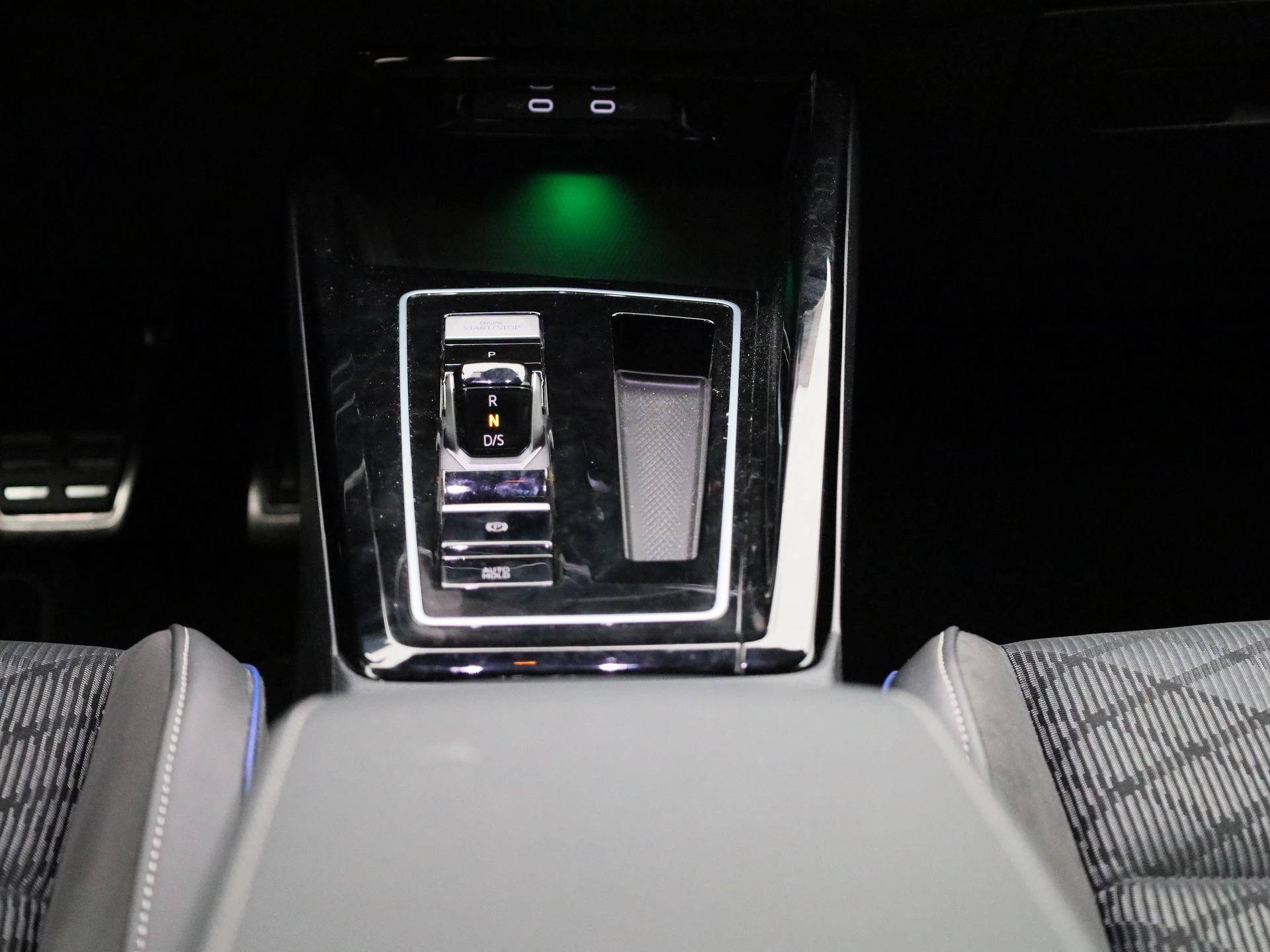 Volkswagen-Golf-image-8