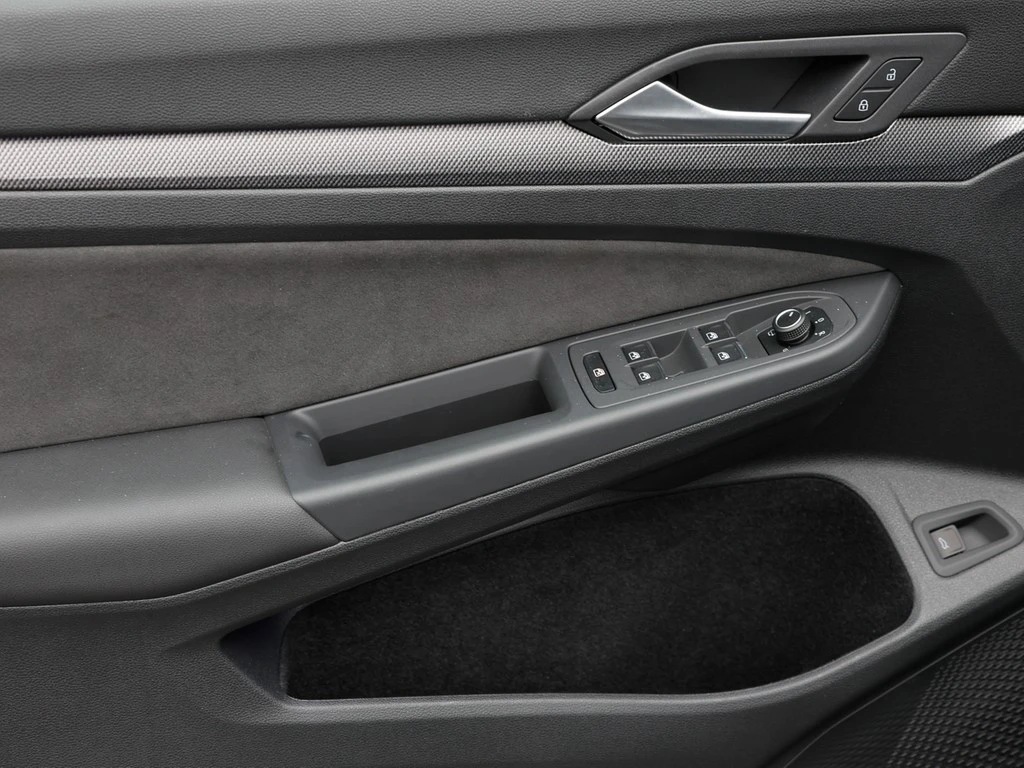 Volkswagen-Golf-image-14